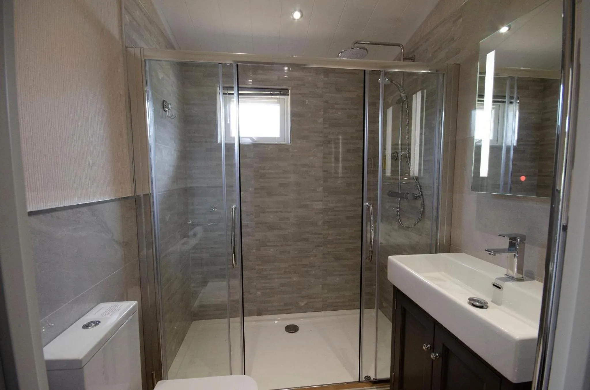 Bathroom in Hollicarrs - Lilypad Lodge