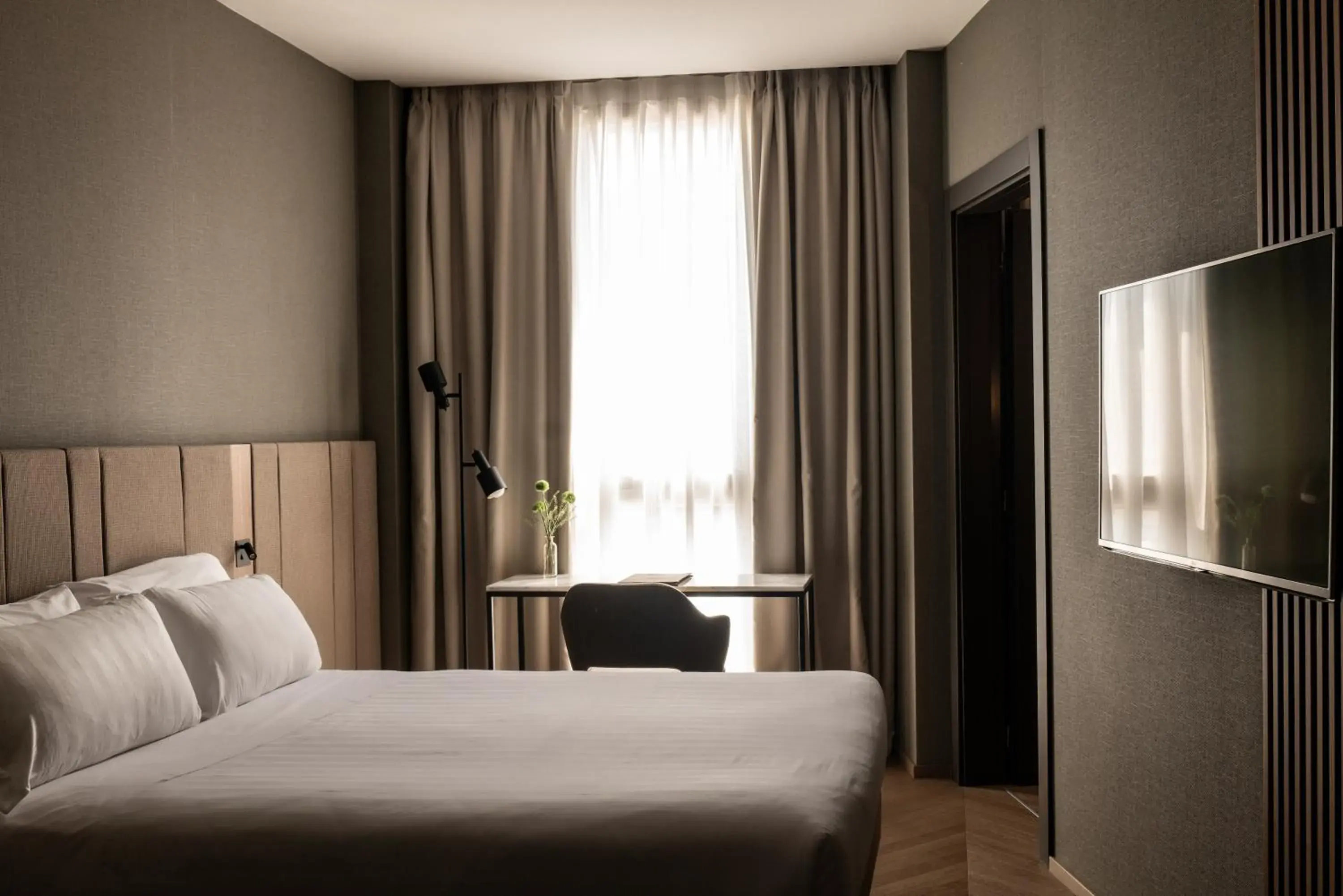 Two Connecting Rooms in Litta Palace Milano Two Connecting Rooms in Litta Palace Milano