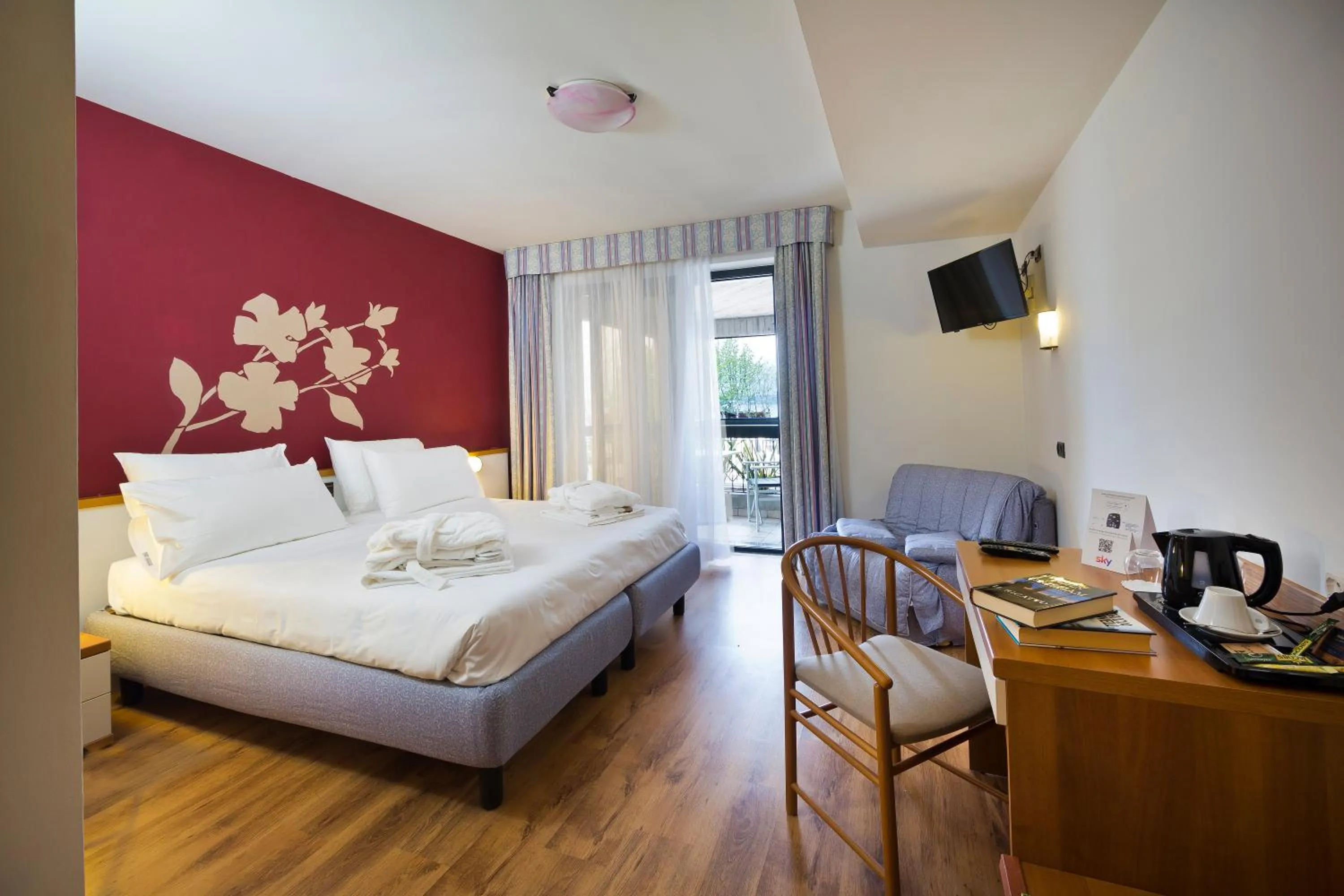 Superior Double Room with Lateral Lake View in Alevic Hotel Sirmione