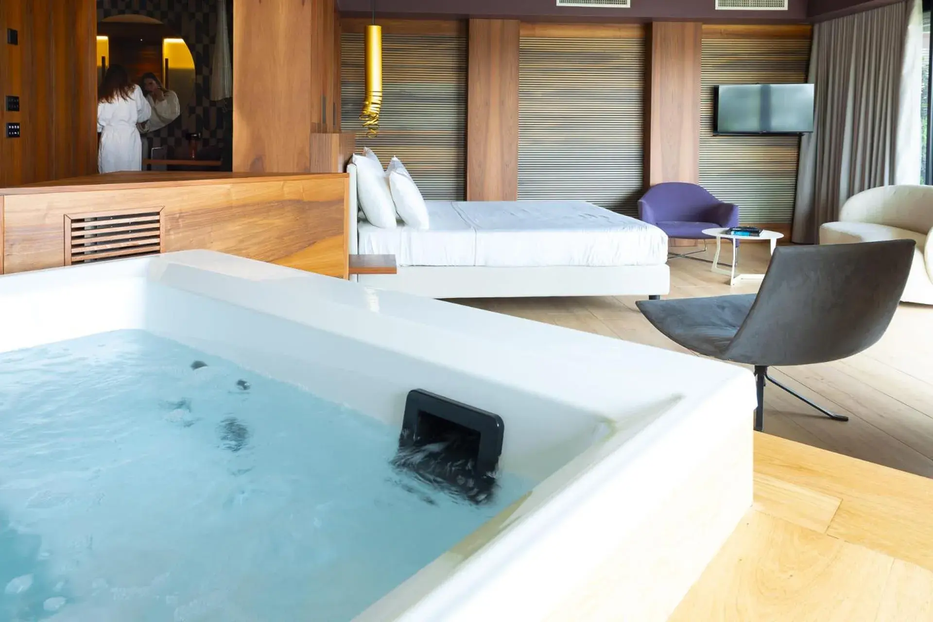 Junior Suite with Jacuzzi, Terrace and Partial Lake View in Alevic Hotel Sirmione Junior Suite with Jacuzzi, Terrace and Partial Lake View in Alevic Hotel Sirmione