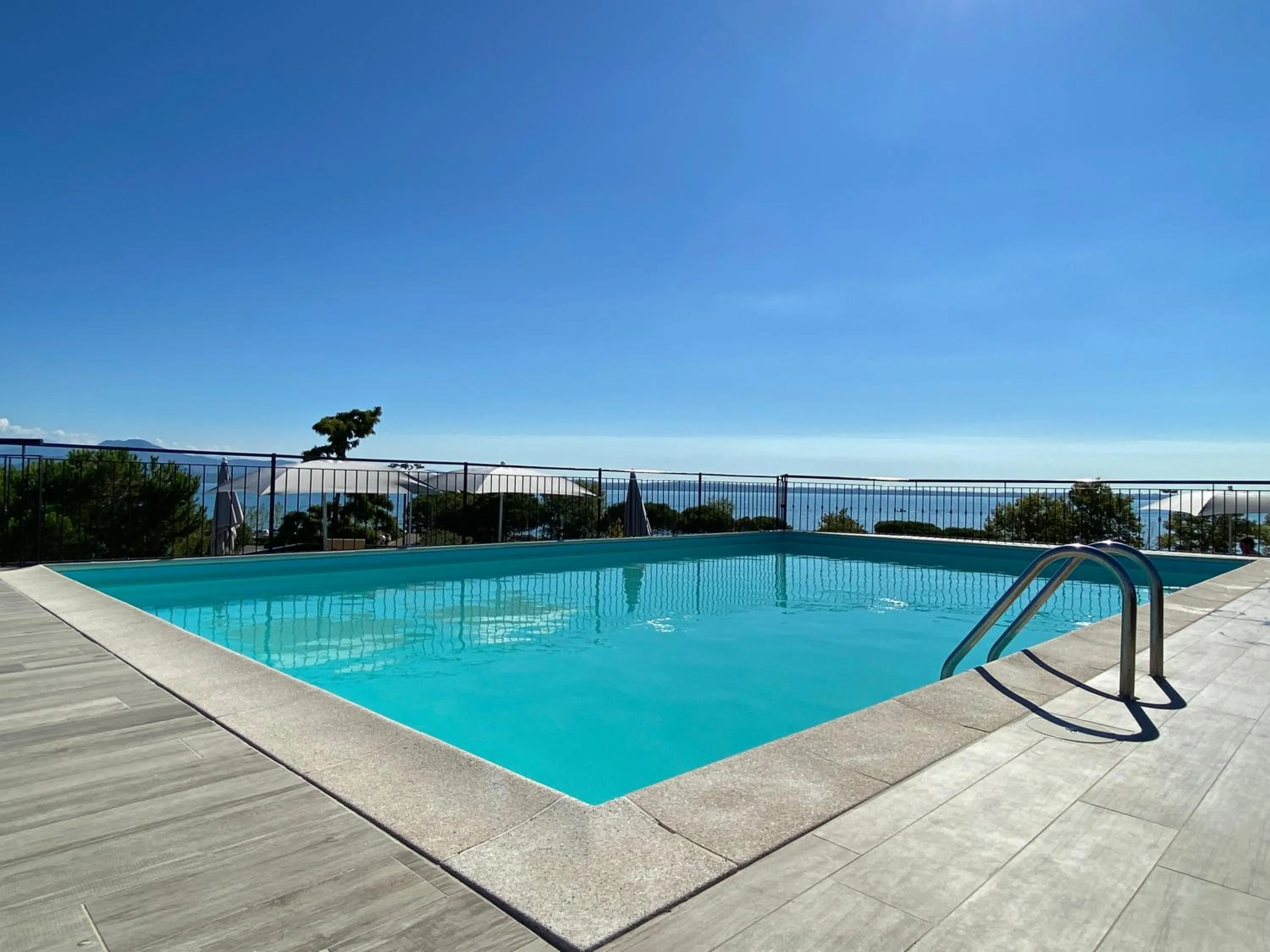 Swimming pool in Alevic Hotel Sirmione