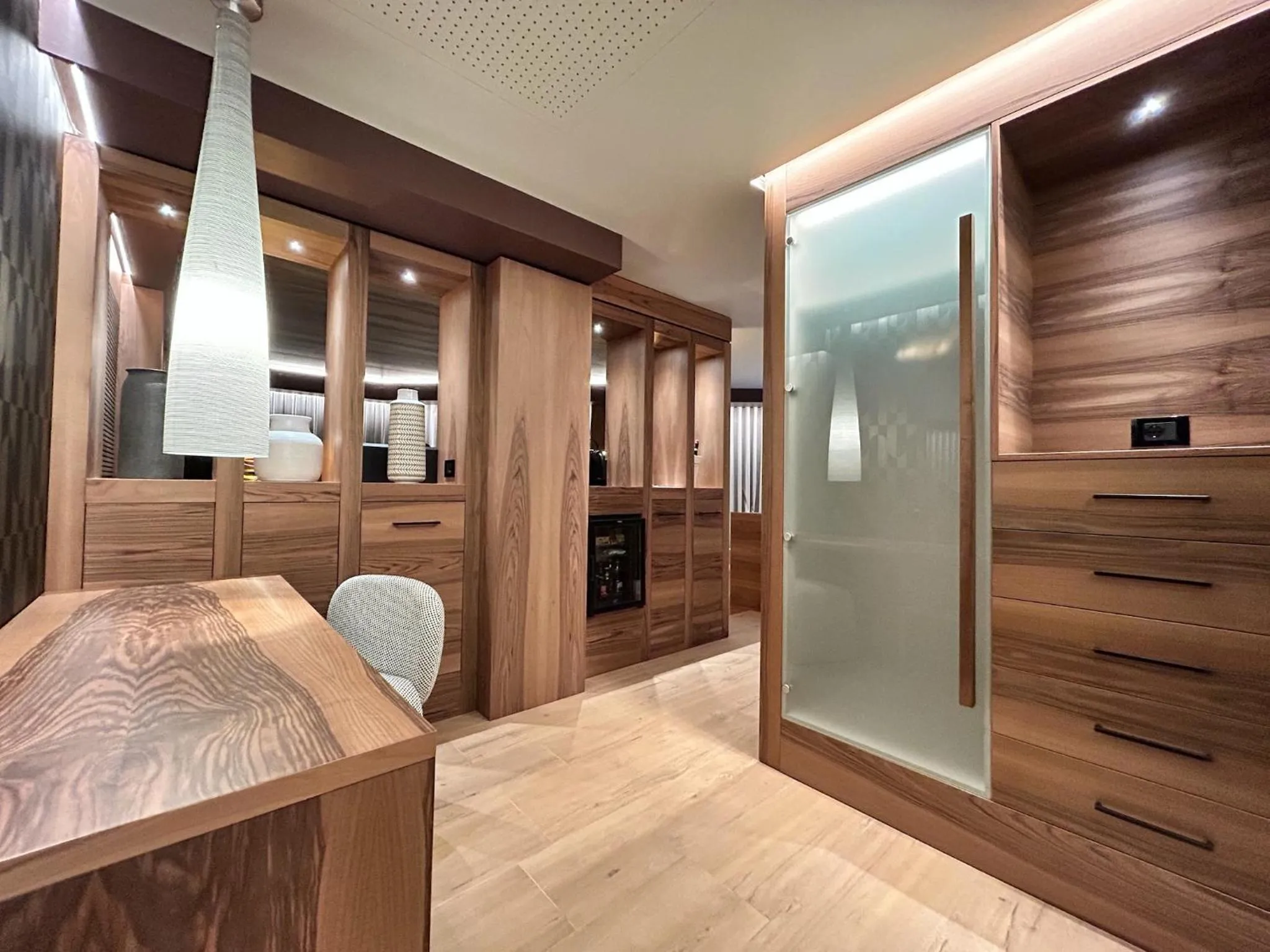 wardrobe in Alevic Hotel Sirmione