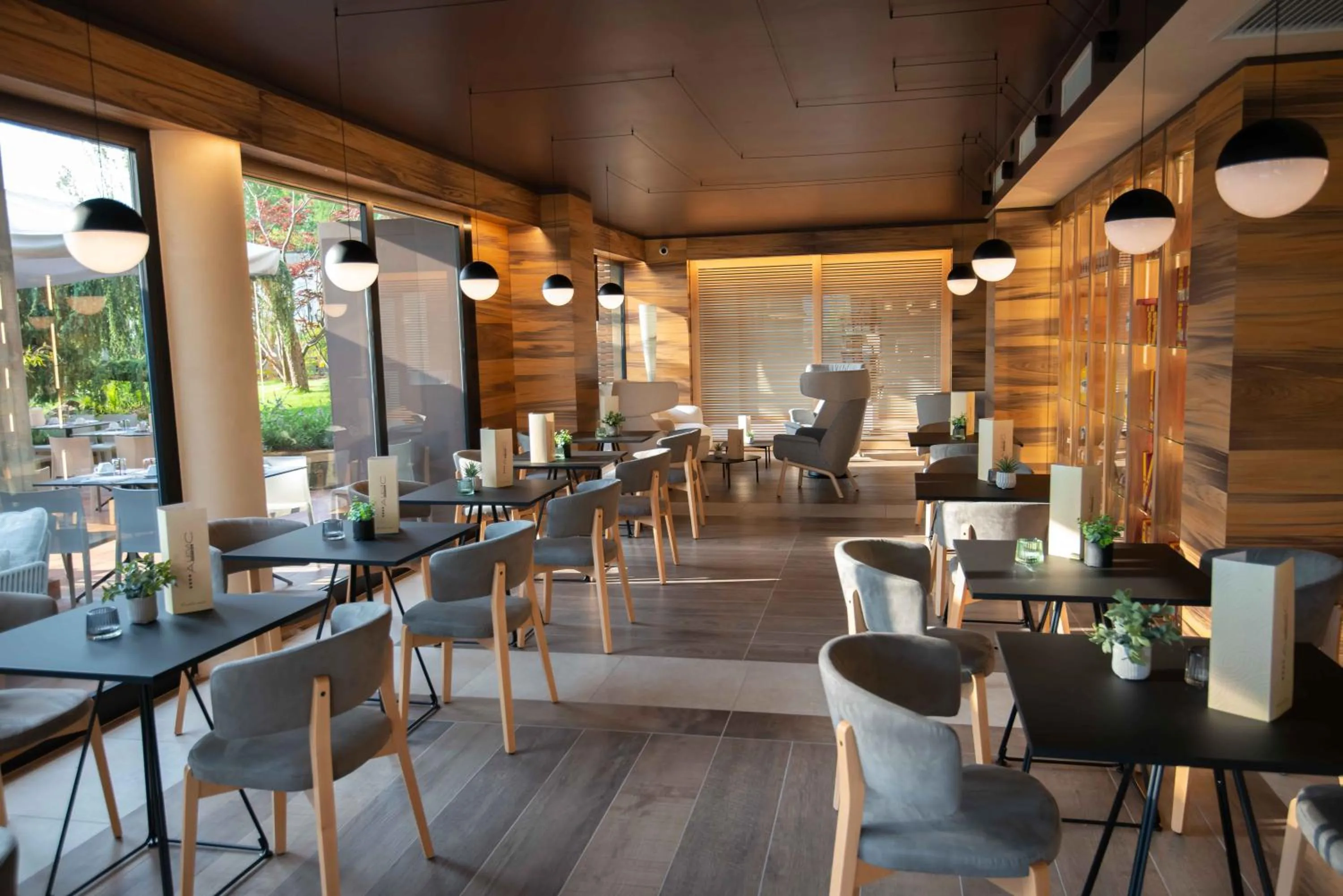 Restaurant/places to eat in Alevic Hotel Sirmione