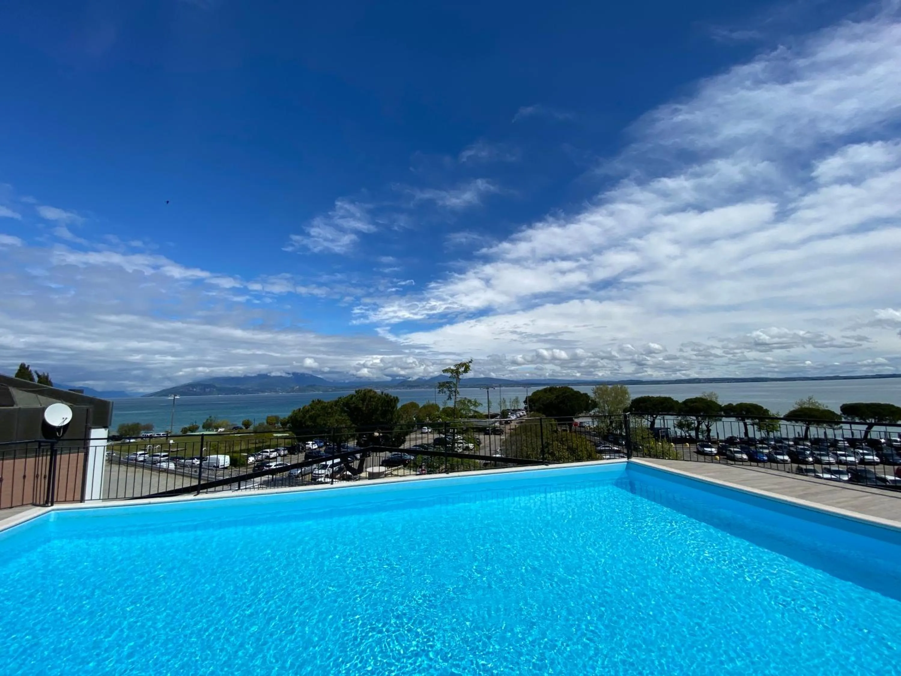 Pool view in Alevic Hotel Sirmione