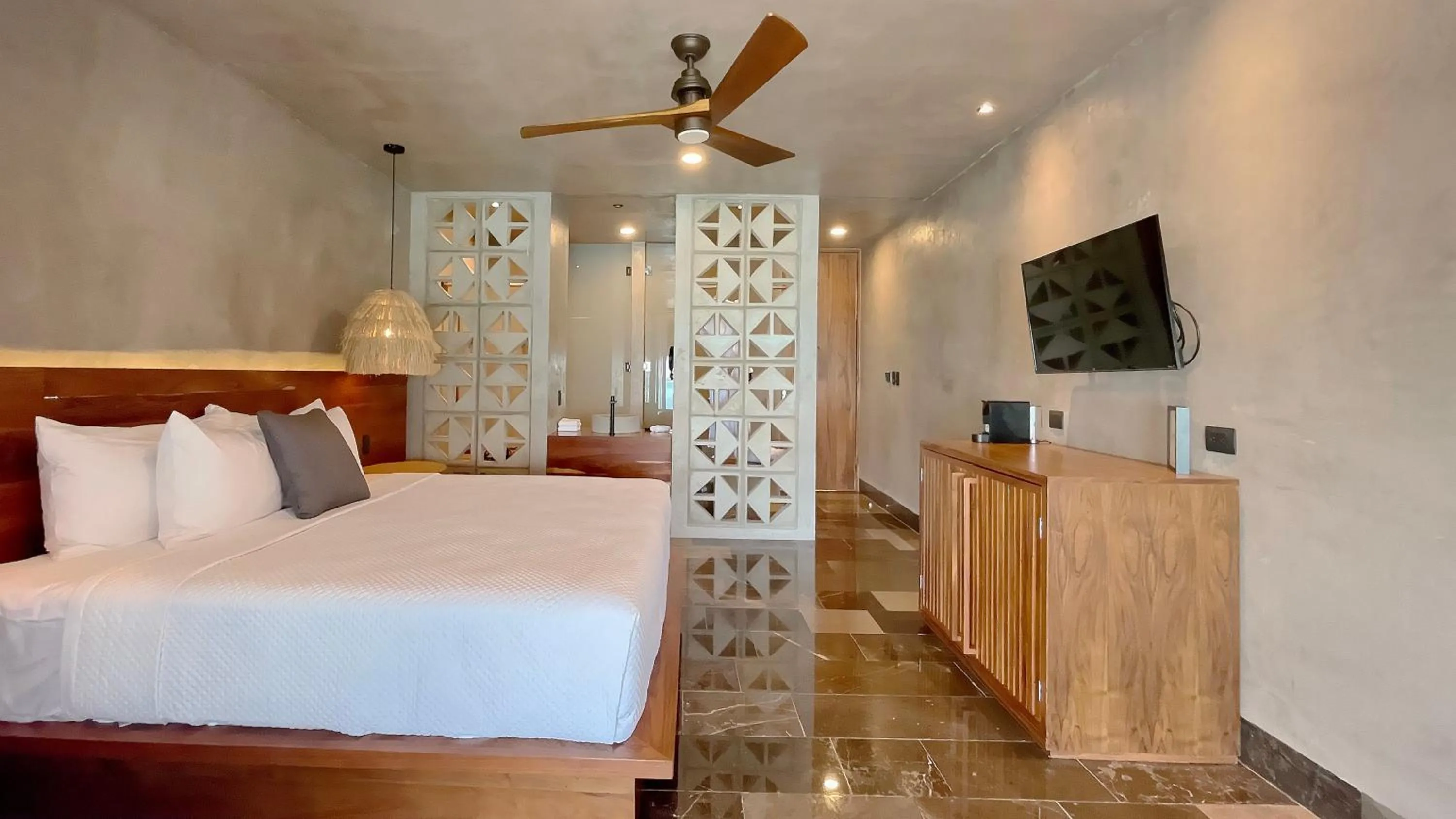 Photo of the whole room, Bed in Hotel Amainah Bacalar Adults Only