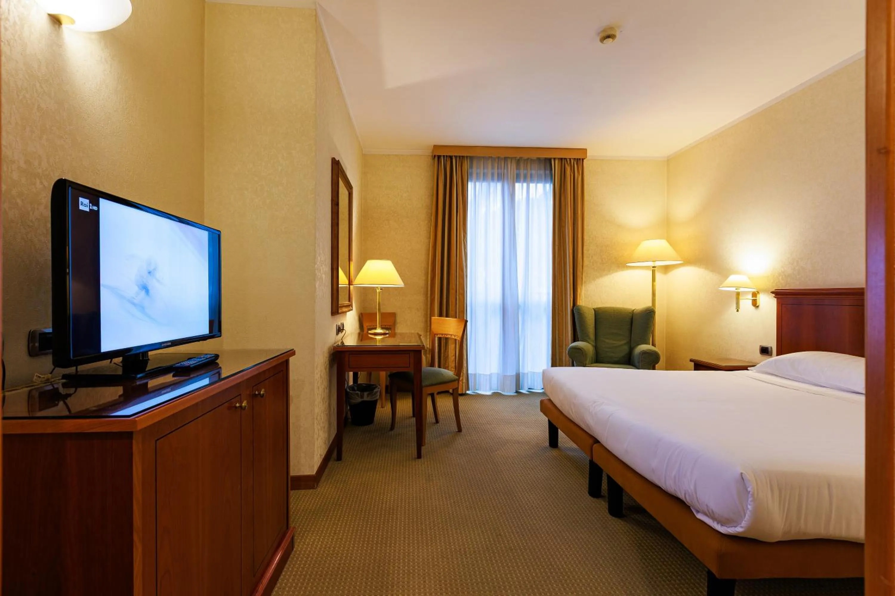 Bed in Hotel Excelsior Magenta