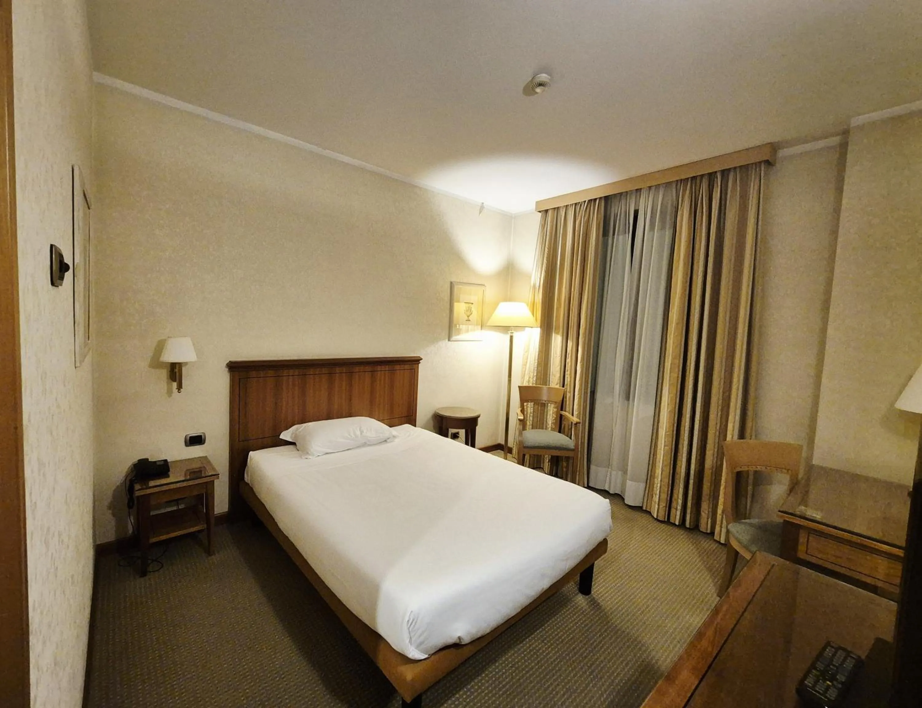 Bed in Hotel Excelsior Magenta