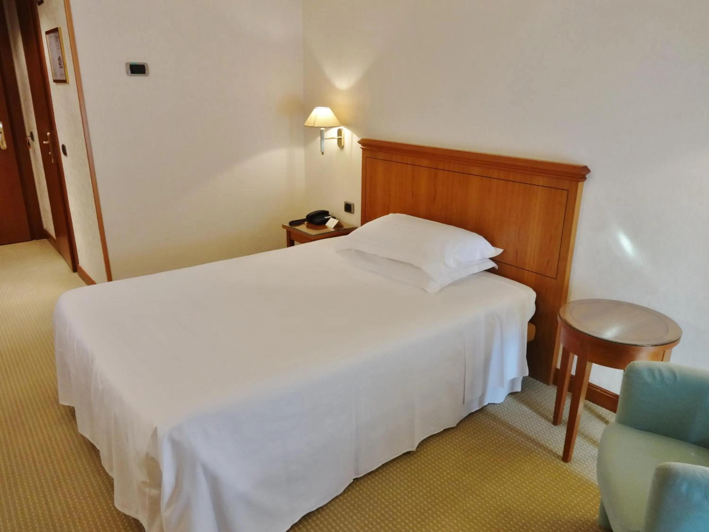 Bed in Hotel Excelsior Magenta