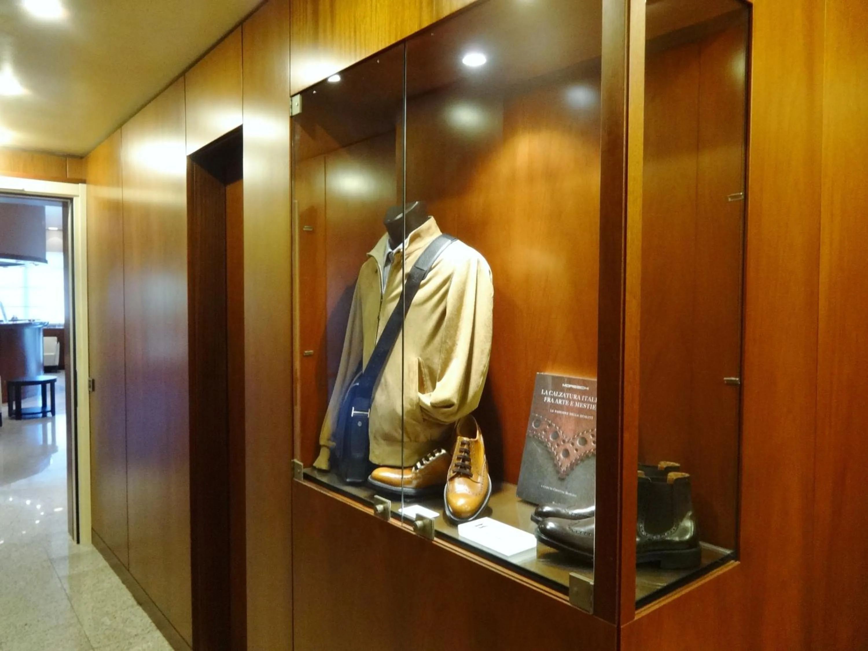 Decorative detail in Hotel Excelsior Magenta