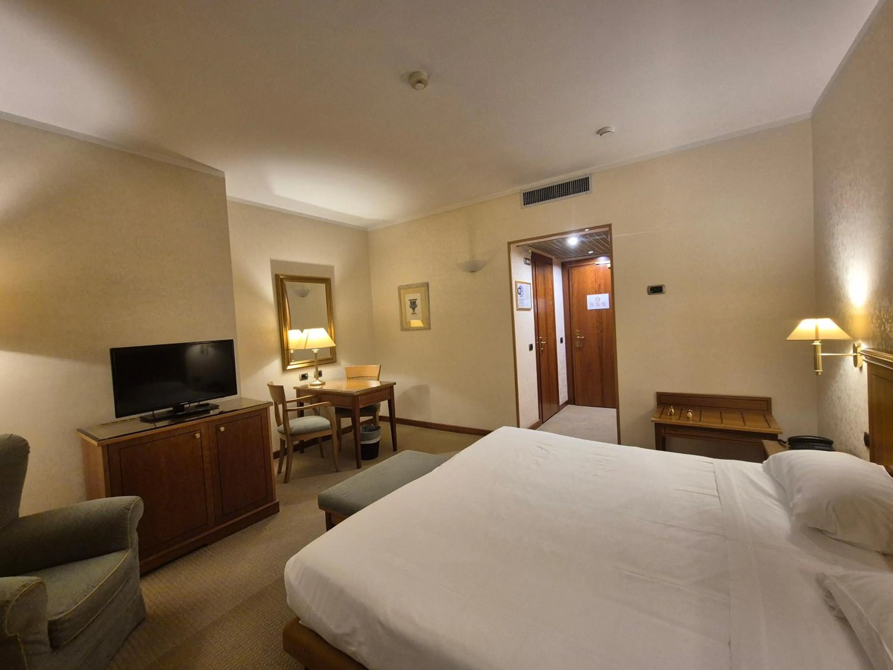 Bed in Hotel Excelsior Magenta