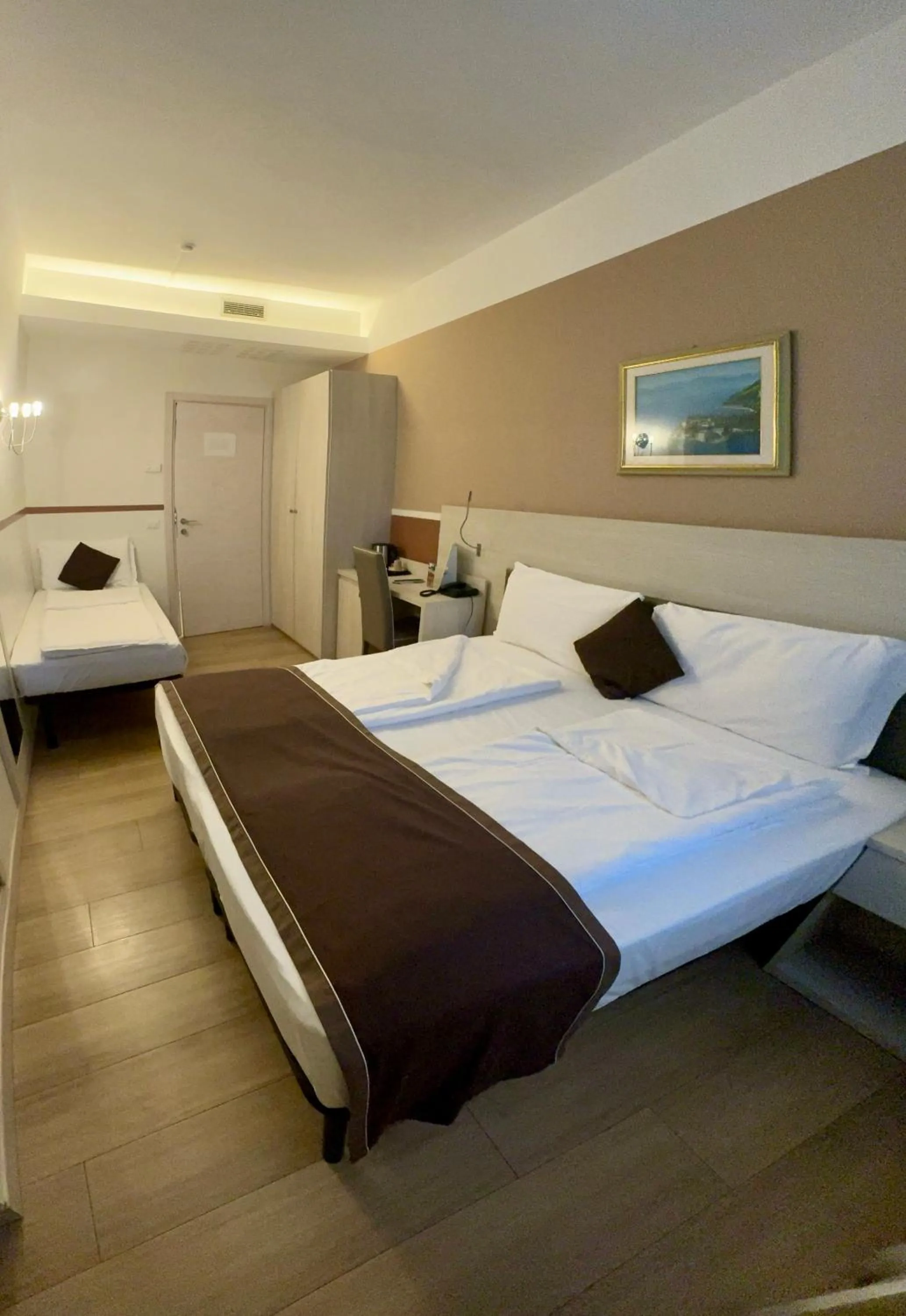 Photo of the whole room, Bed in Hotel Dogana
