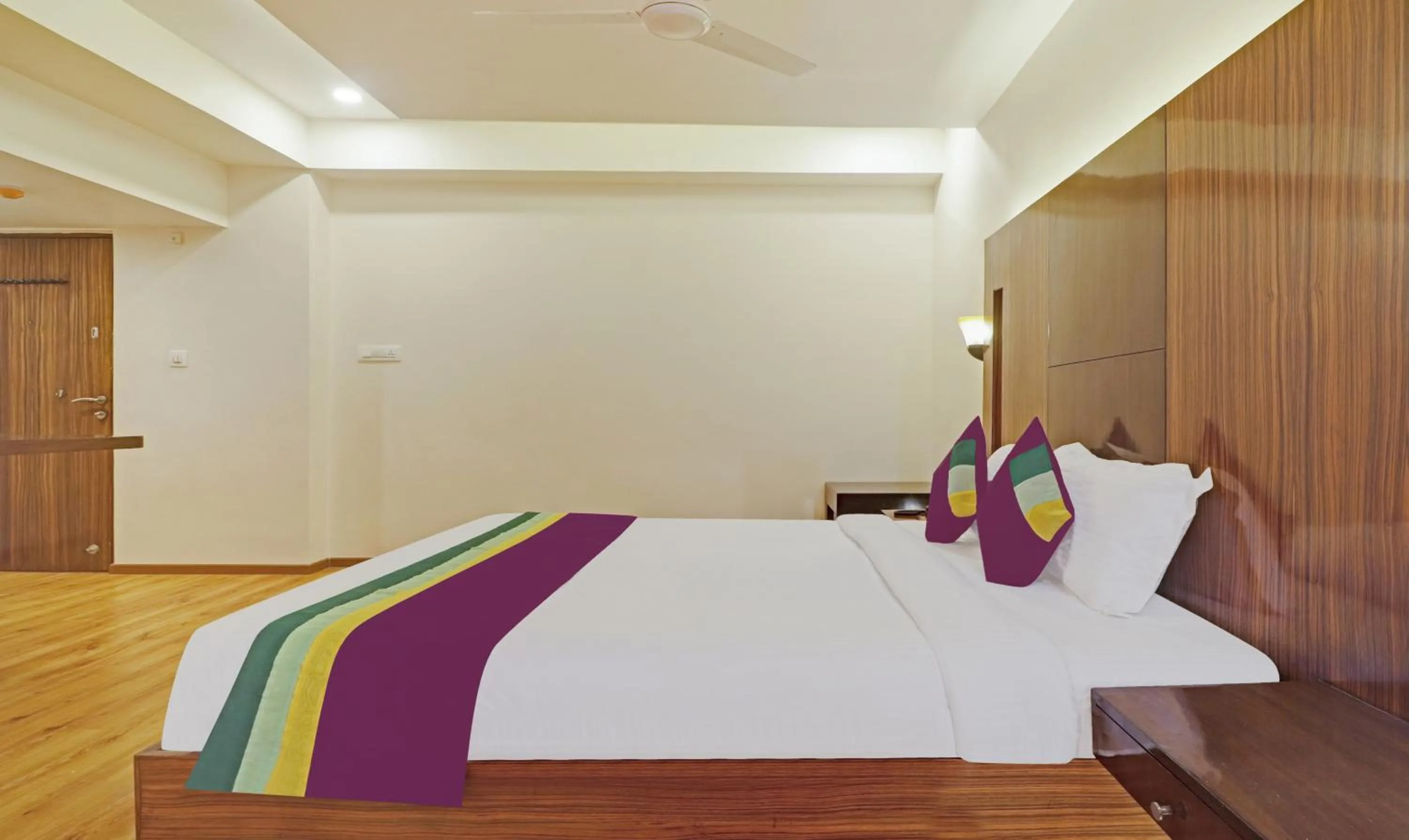 Bedroom, Bed in Treebo Premium Seven Lake View