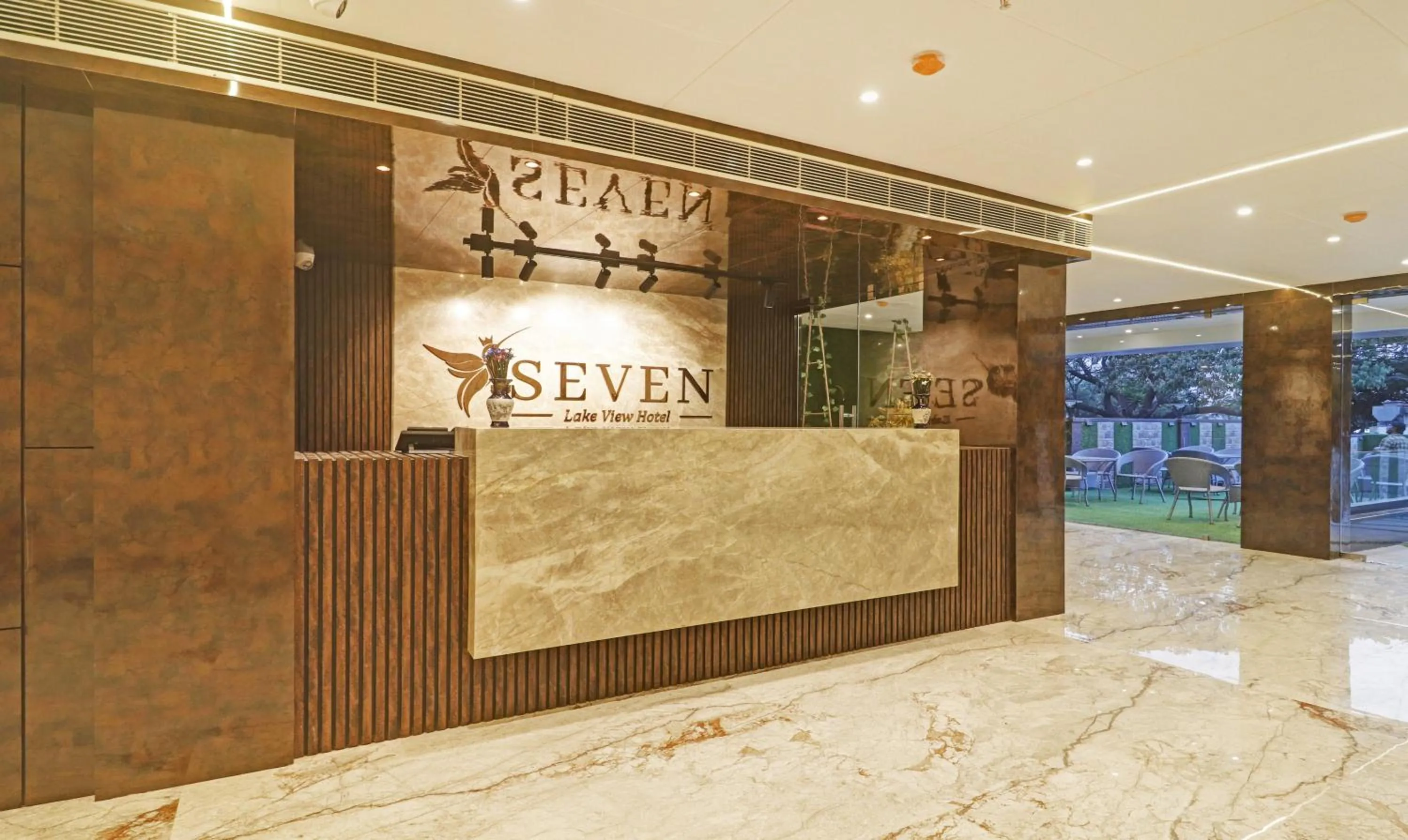 Lobby or reception in Treebo Premium Seven Lake View