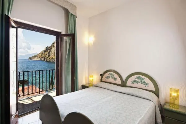Double or Twin Room with Sea View in Hotel Gabbiano