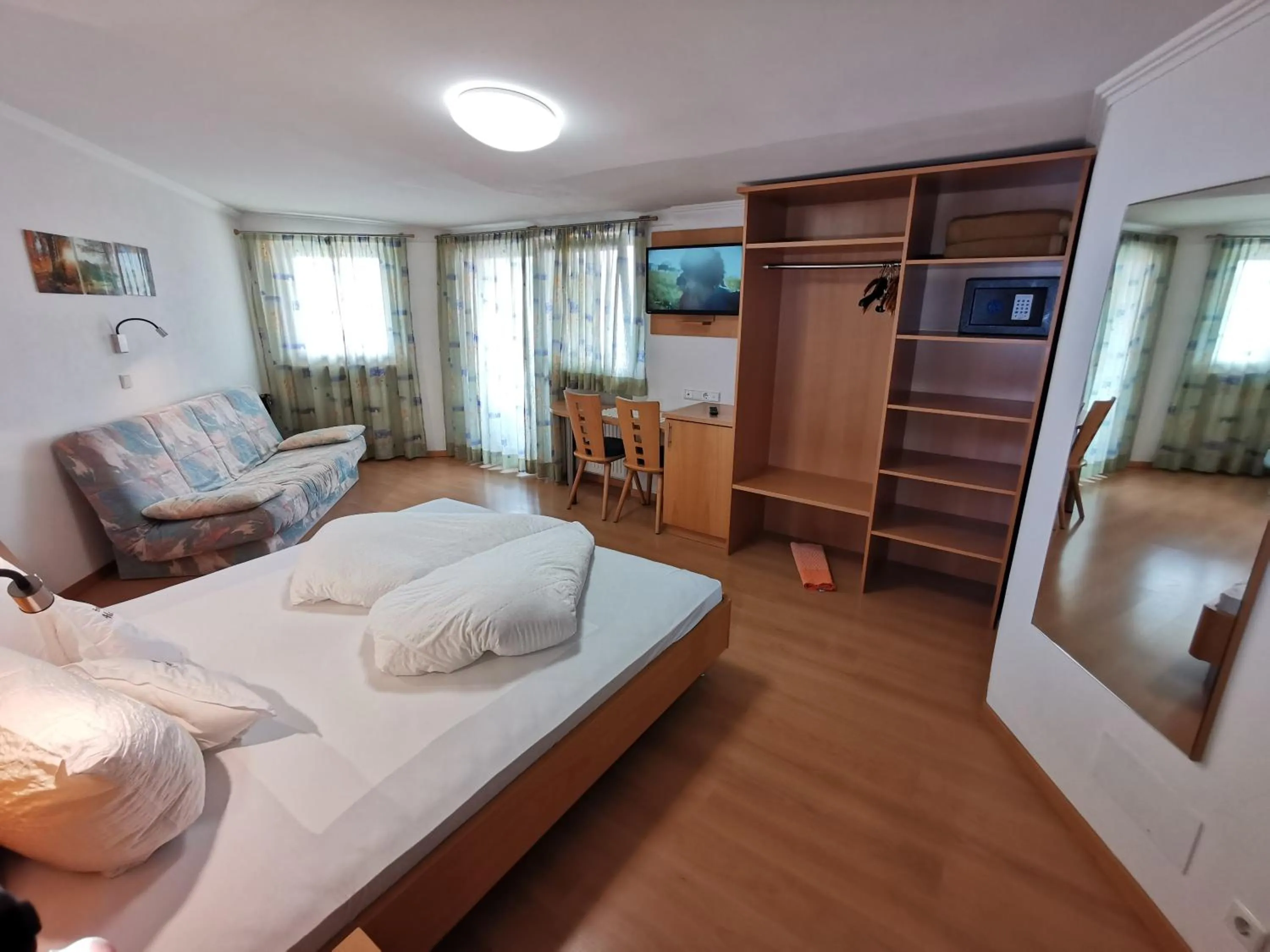 Photo of the whole room, Bed in Hotel Akelei