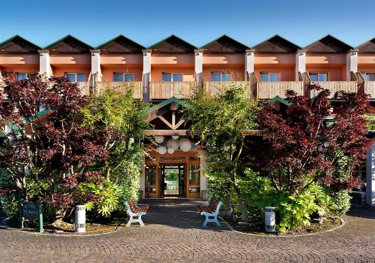 Property building in Iseo Lago Hotel Property building in Iseo Lago Hotel