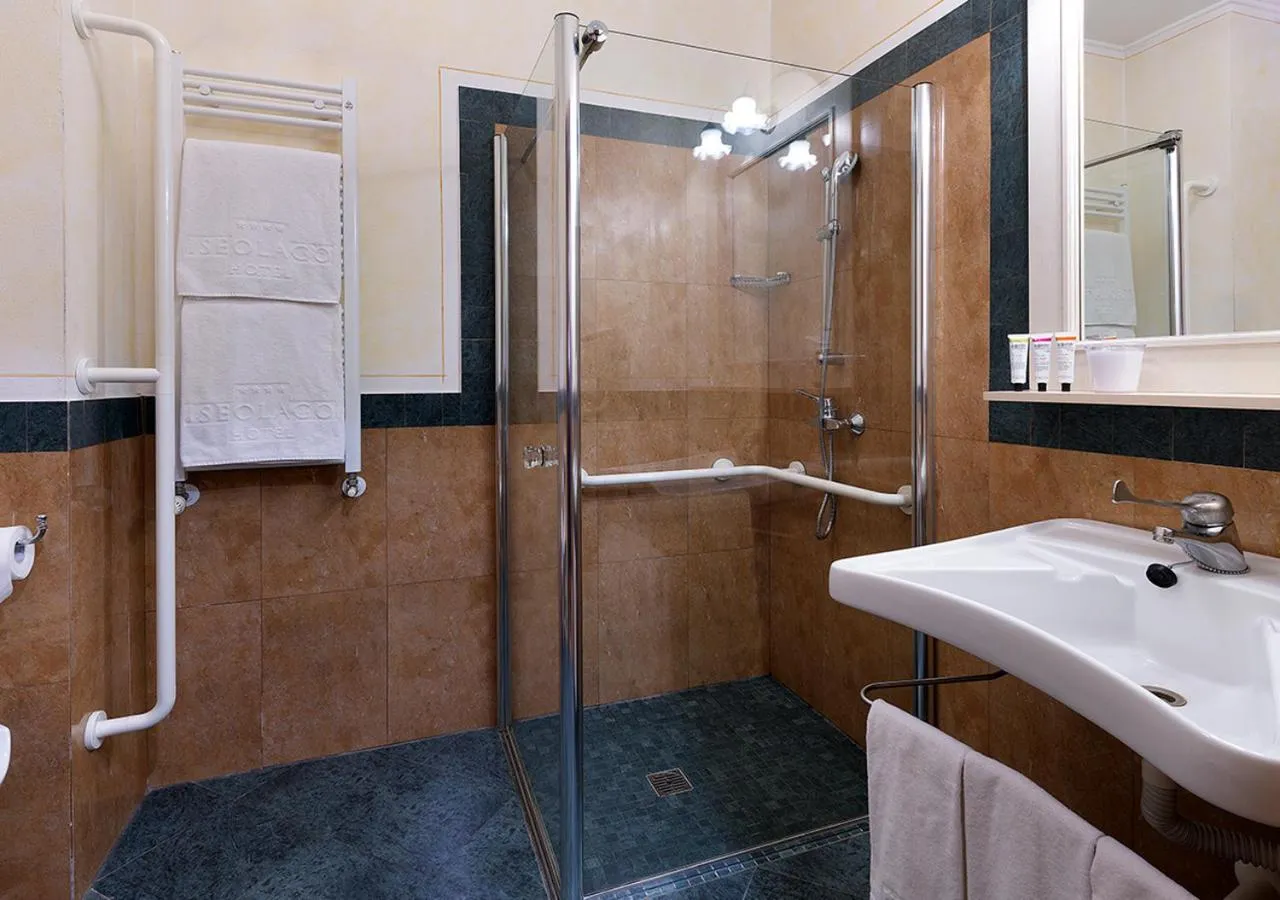 Shower in Iseo Lago Hotel