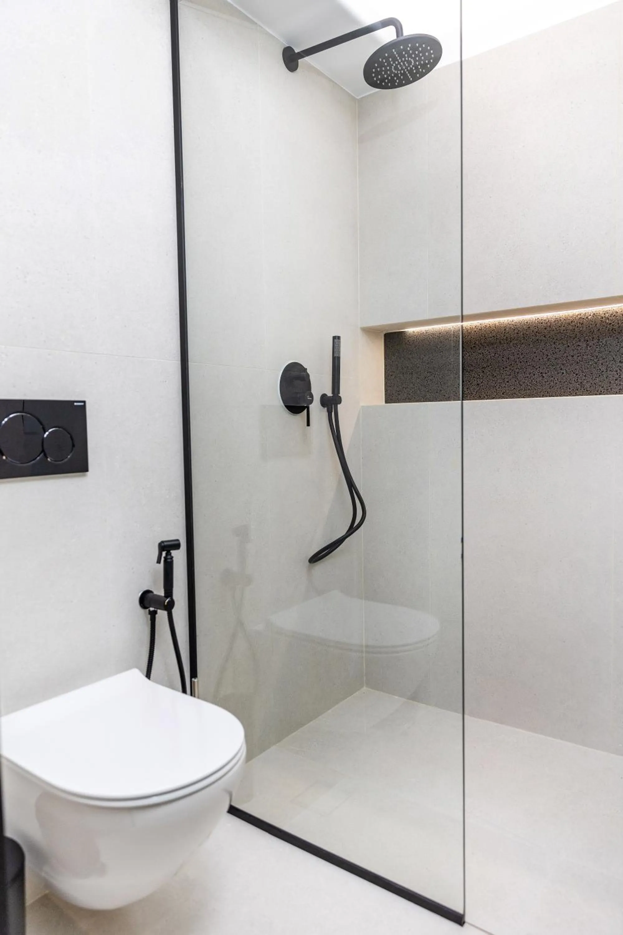 Shower in Alenor City Hotel