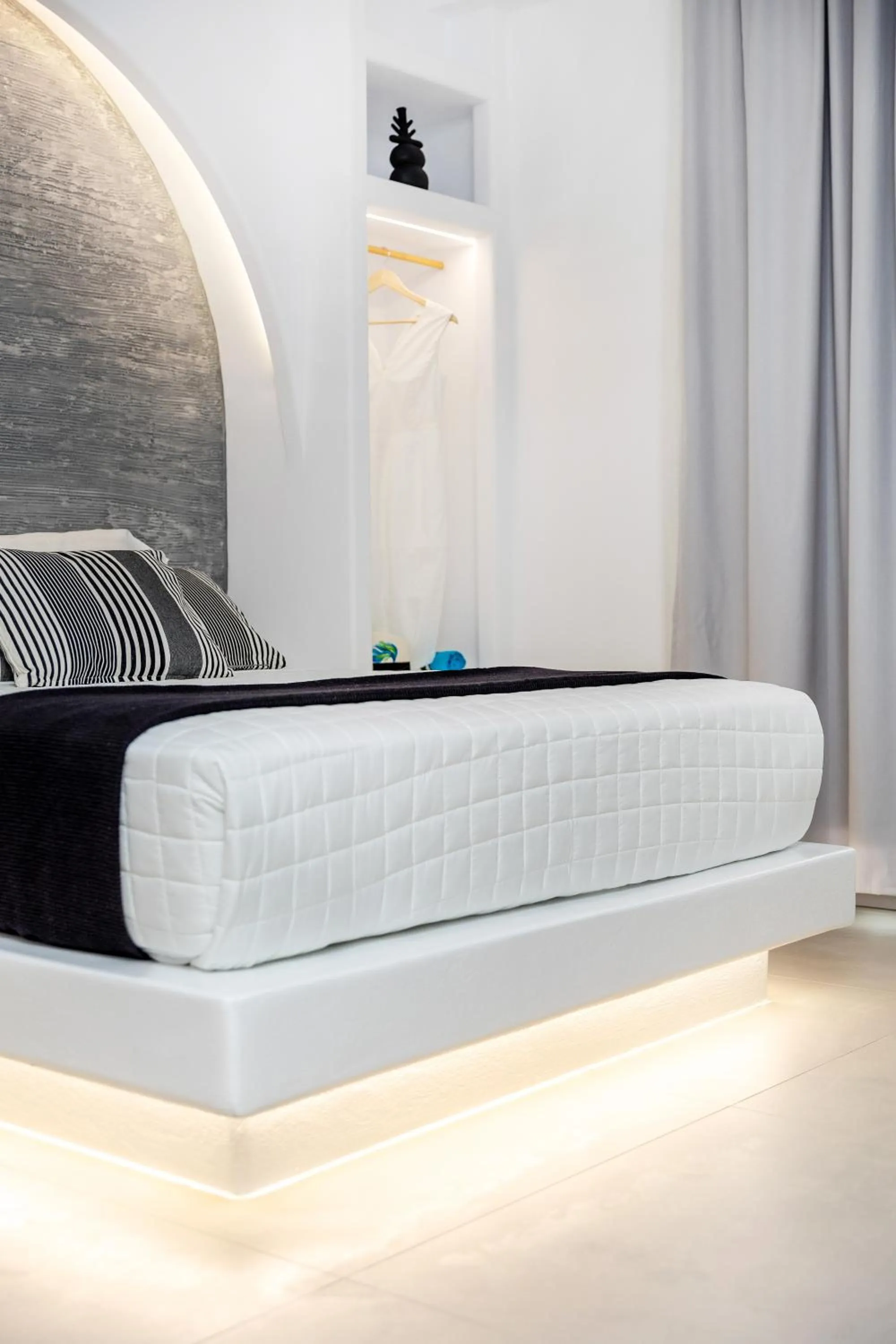 Photo of the whole room, Bed in Alenor City Hotel