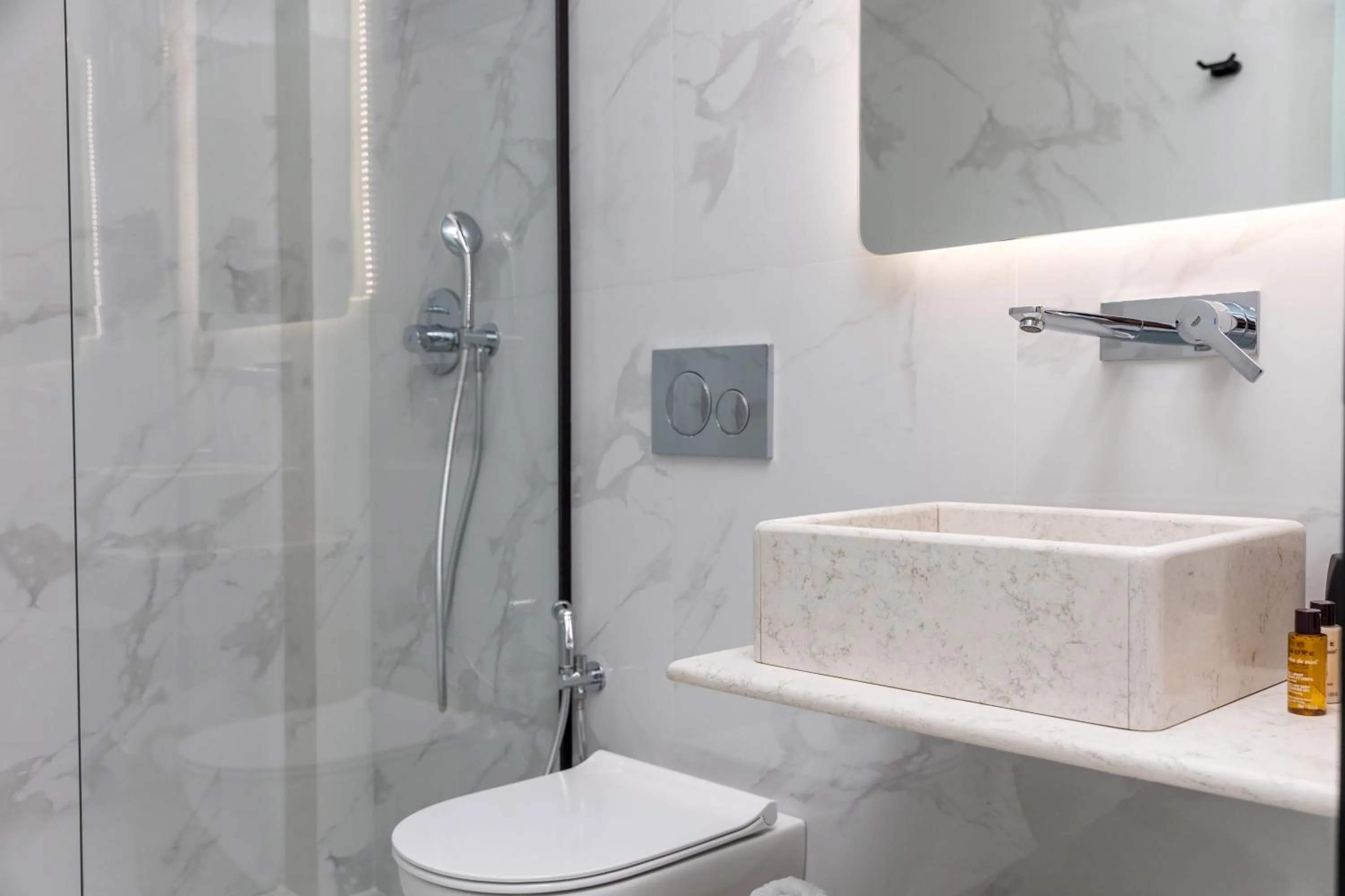 Hot Tub in Alenor City Hotel