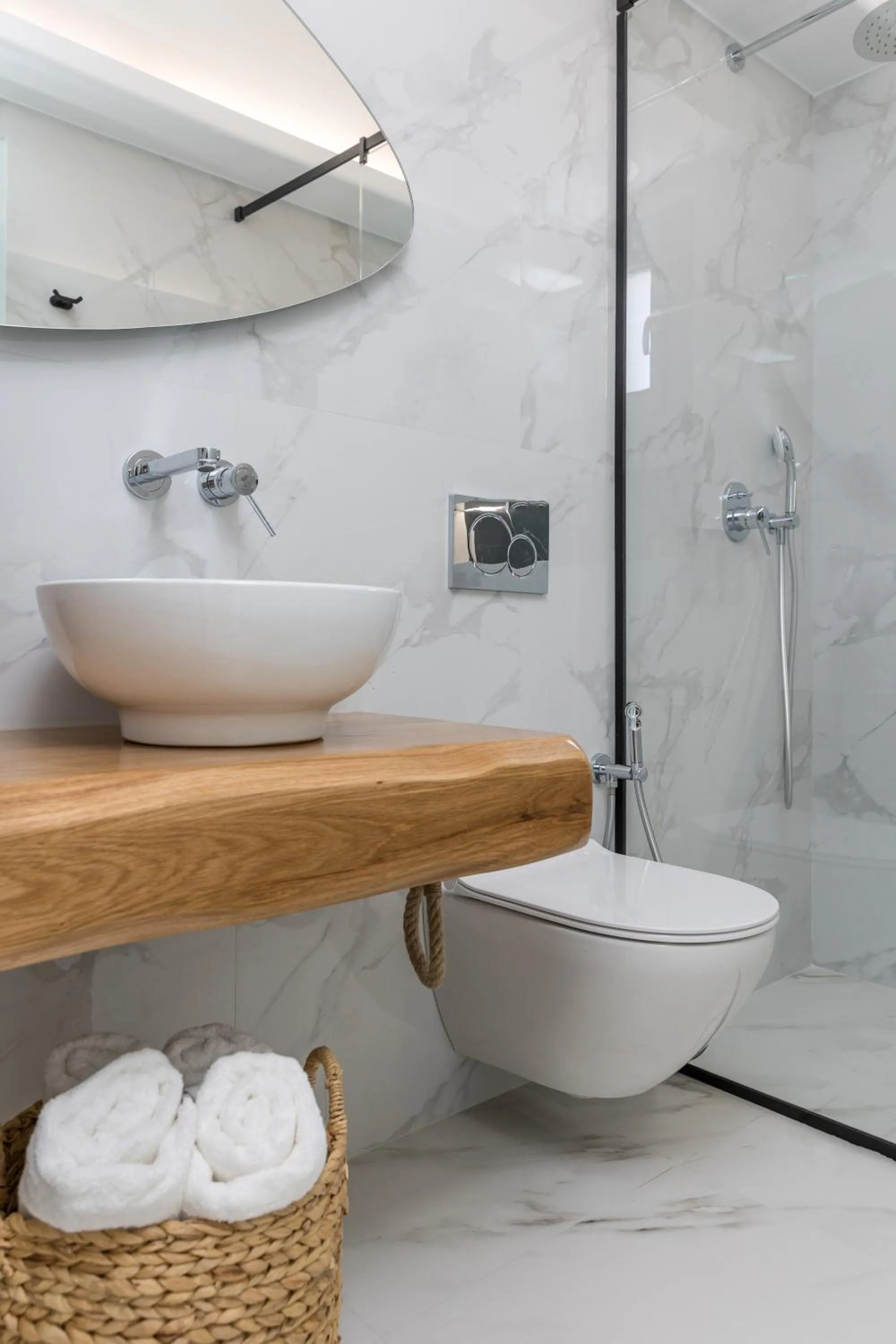 Shower in Alenor City Hotel