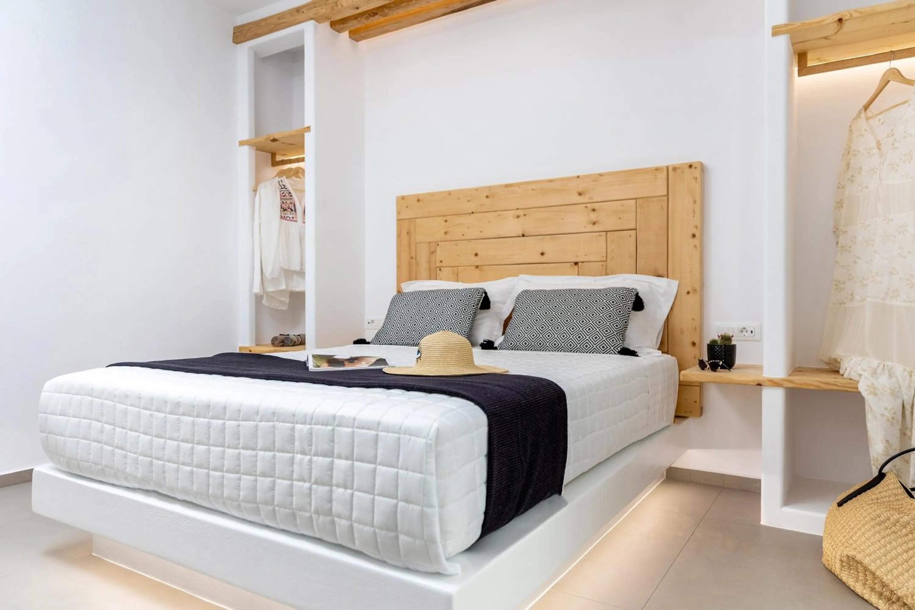 Photo of the whole room, Bed in Alenor City Hotel