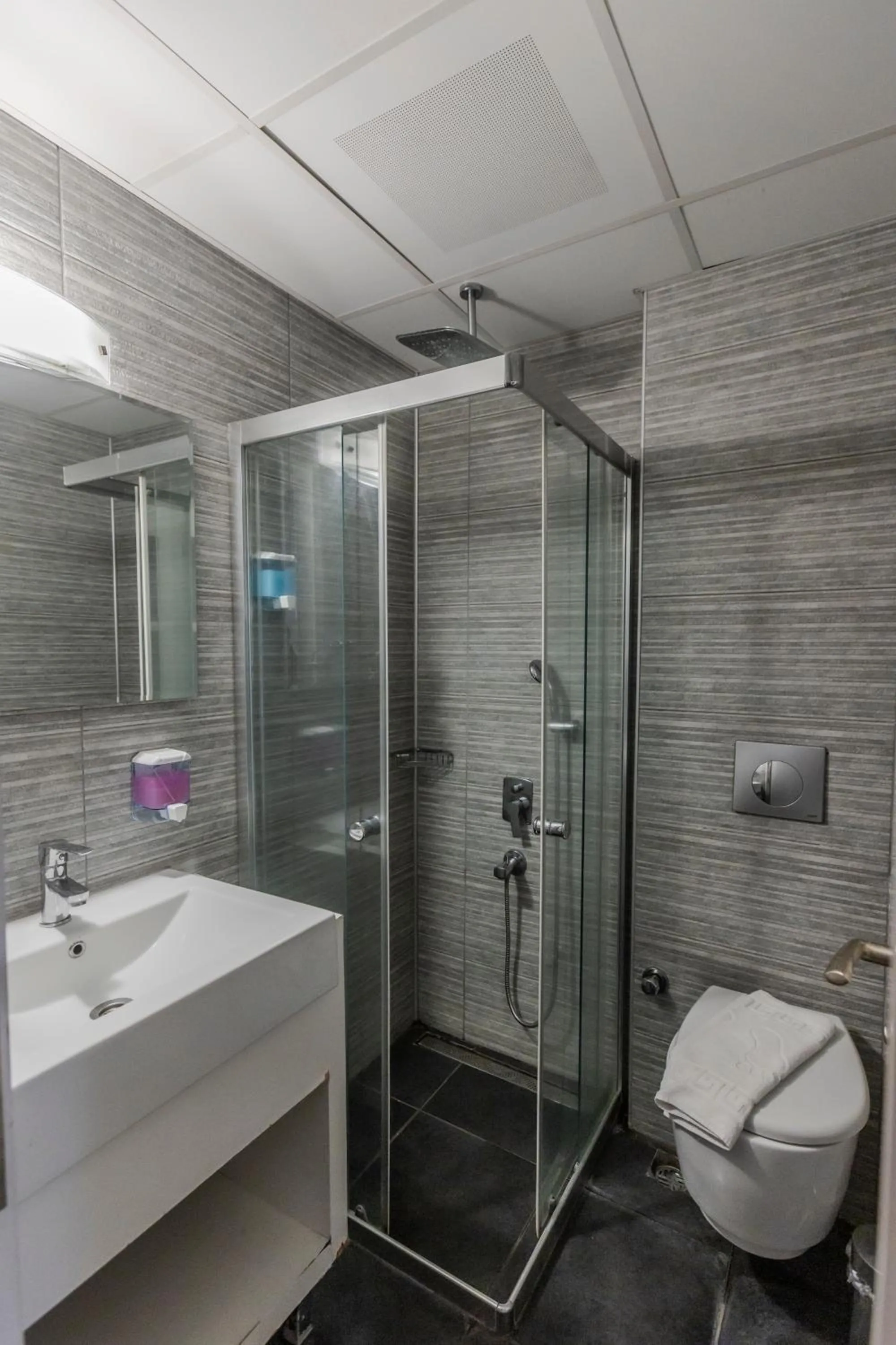 Shower in Gold Butik Otel