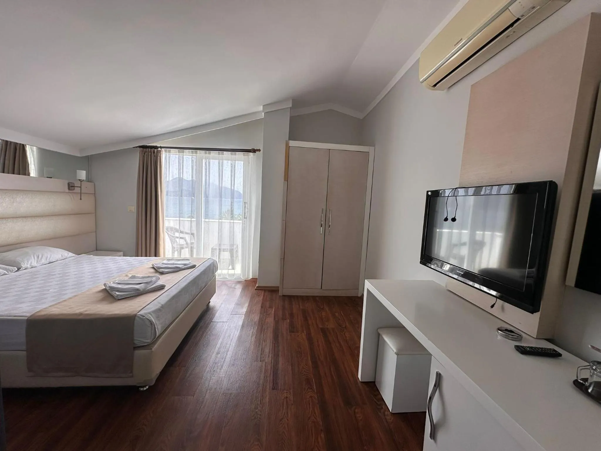 Communal lounge/ TV room, Bed in Gold Butik Otel