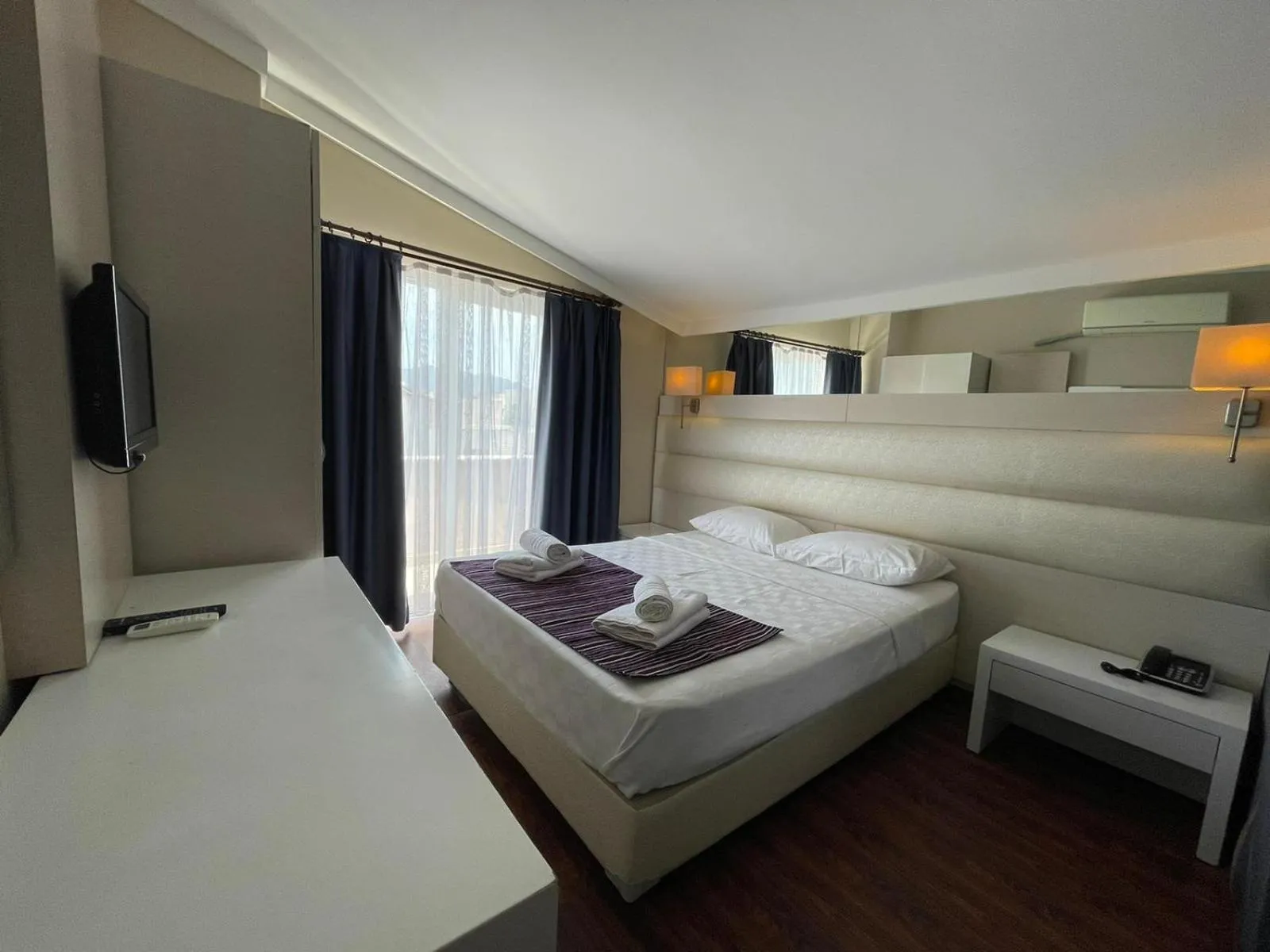 Bed in Gold Butik Otel