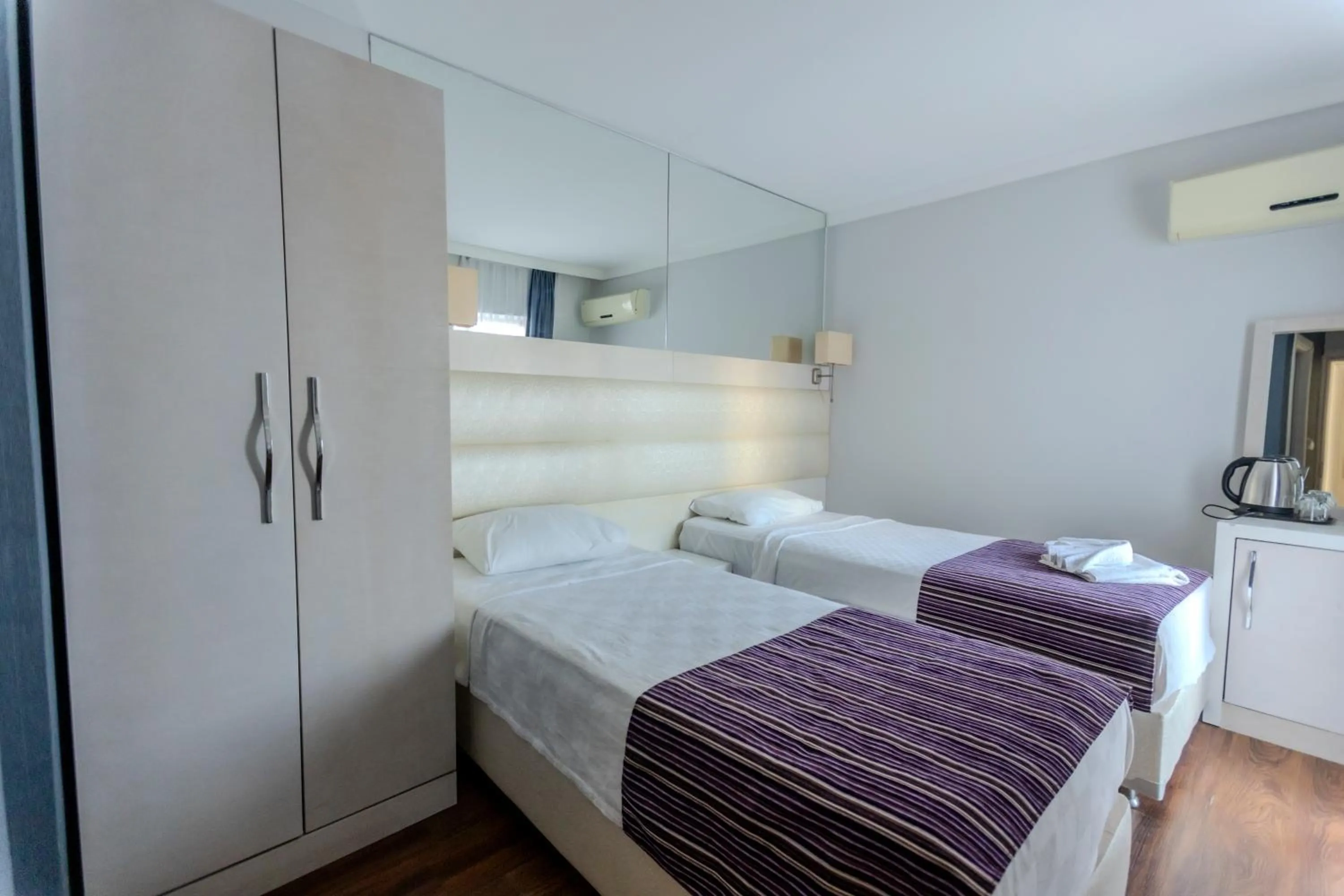Bed in Gold Butik Otel