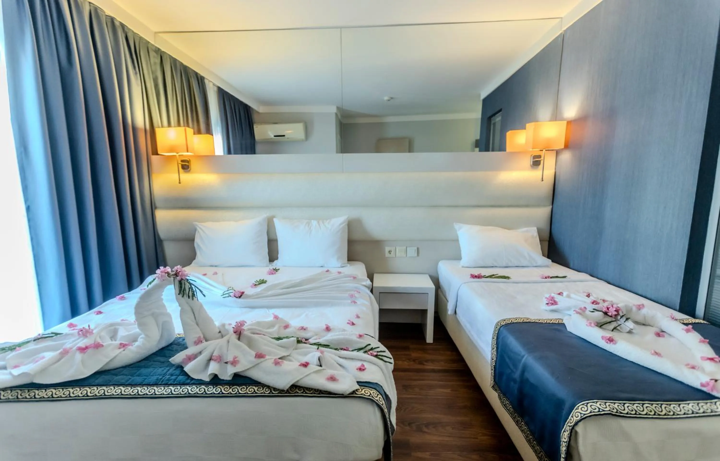 Bed in Gold Butik Otel