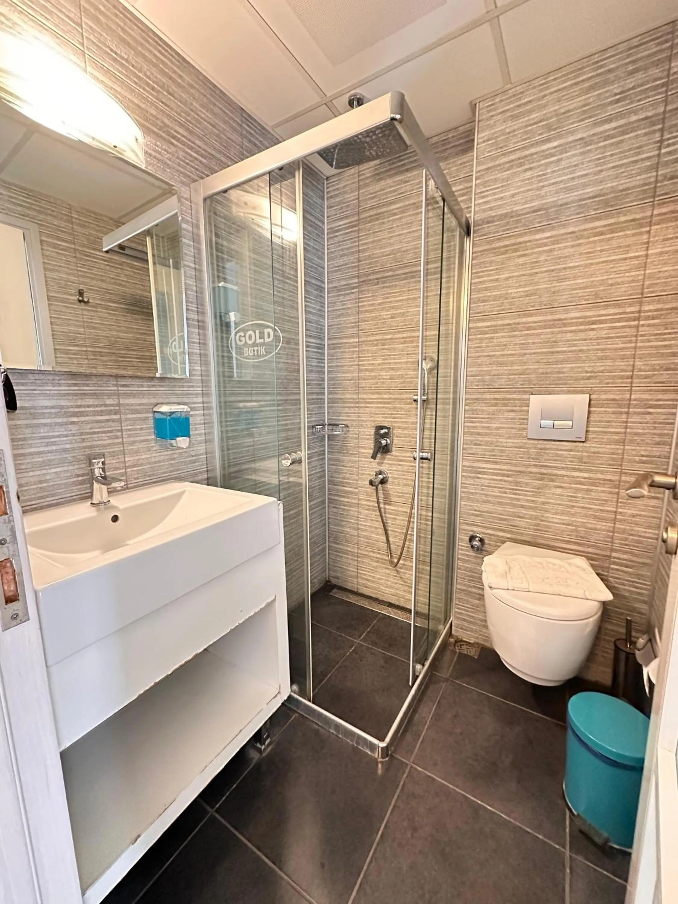 Shower in Gold Butik Otel