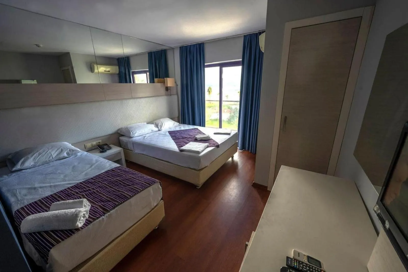 Bed in Gold Butik Otel