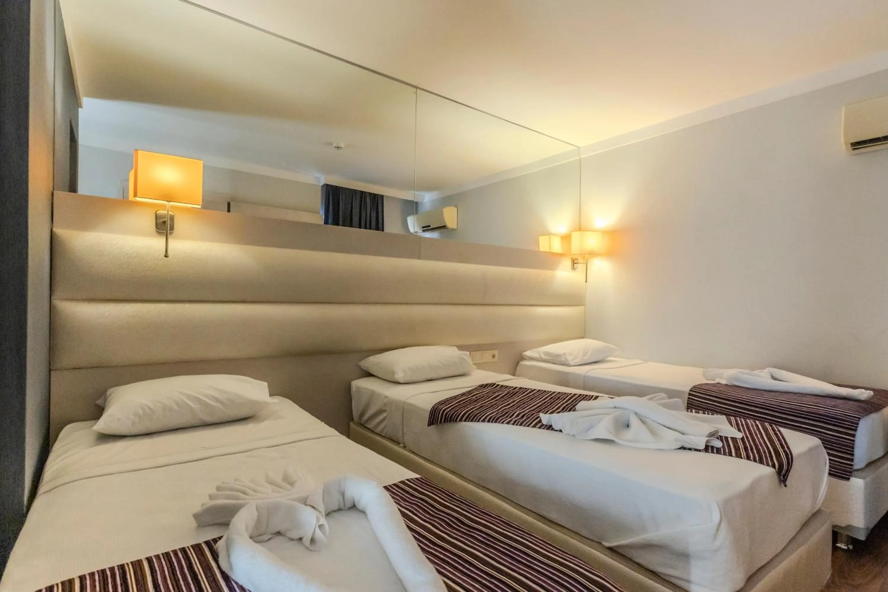 Bed in Gold Butik Otel