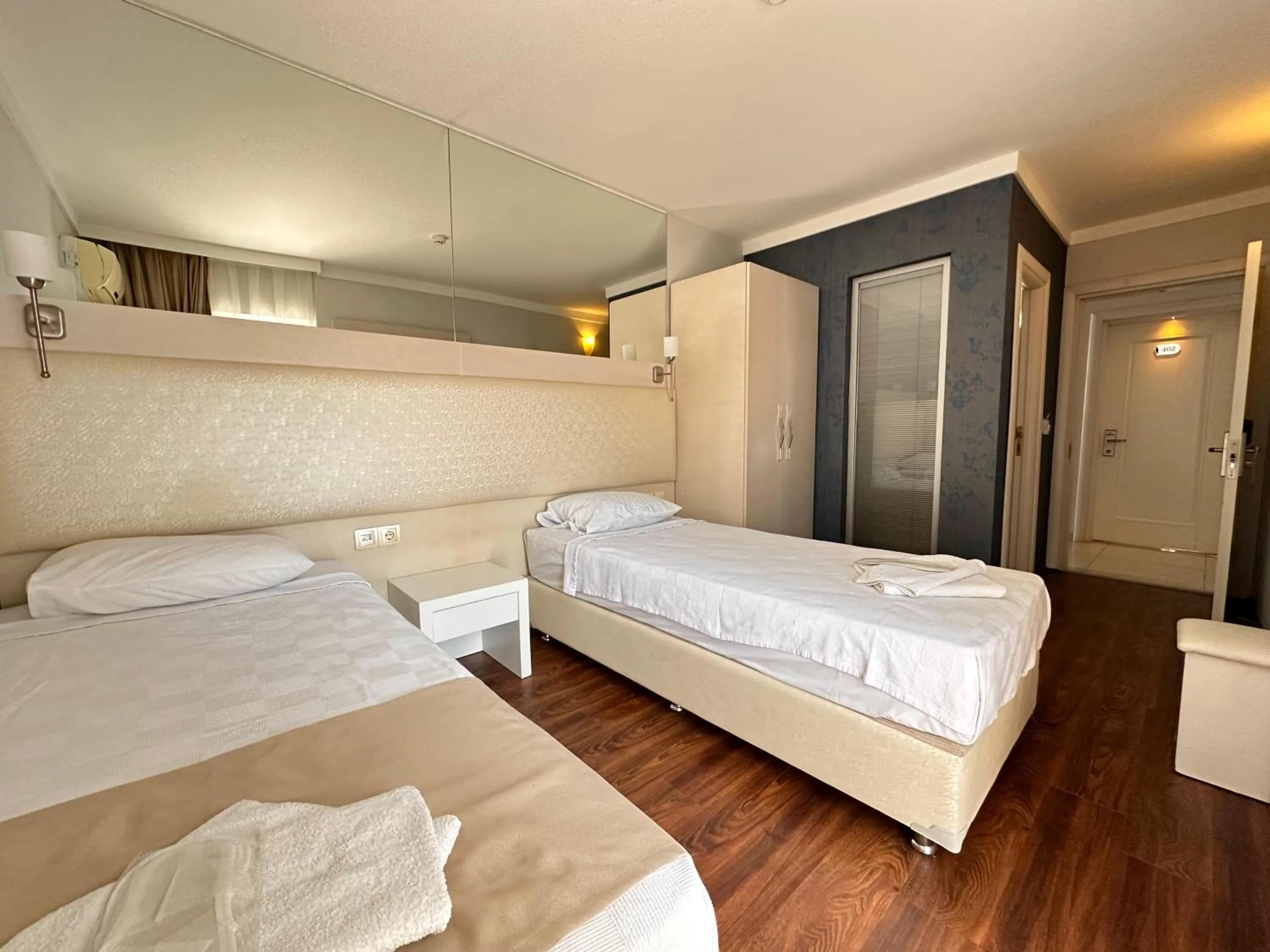 Bed in Gold Butik Otel
