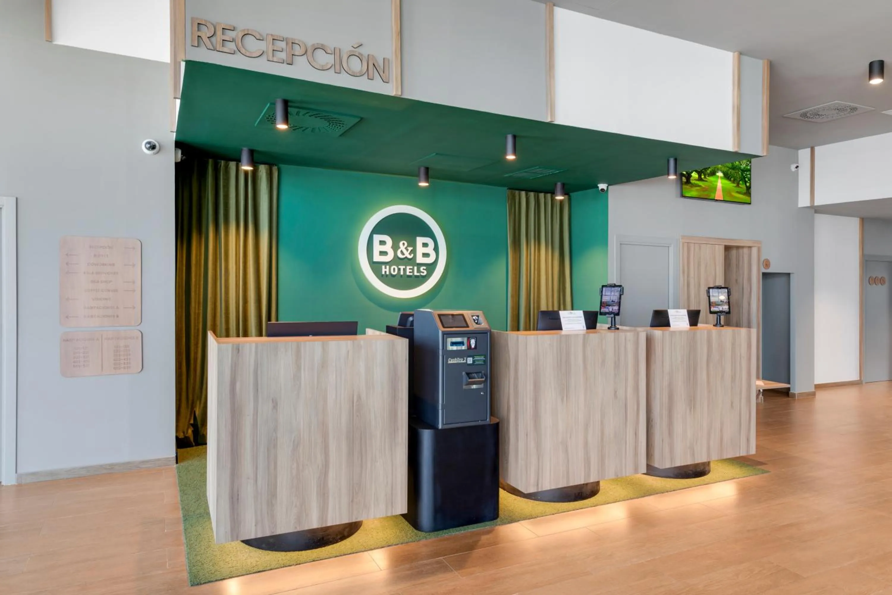 Lobby or reception in B&B HOTEL Barcelona Viladecans