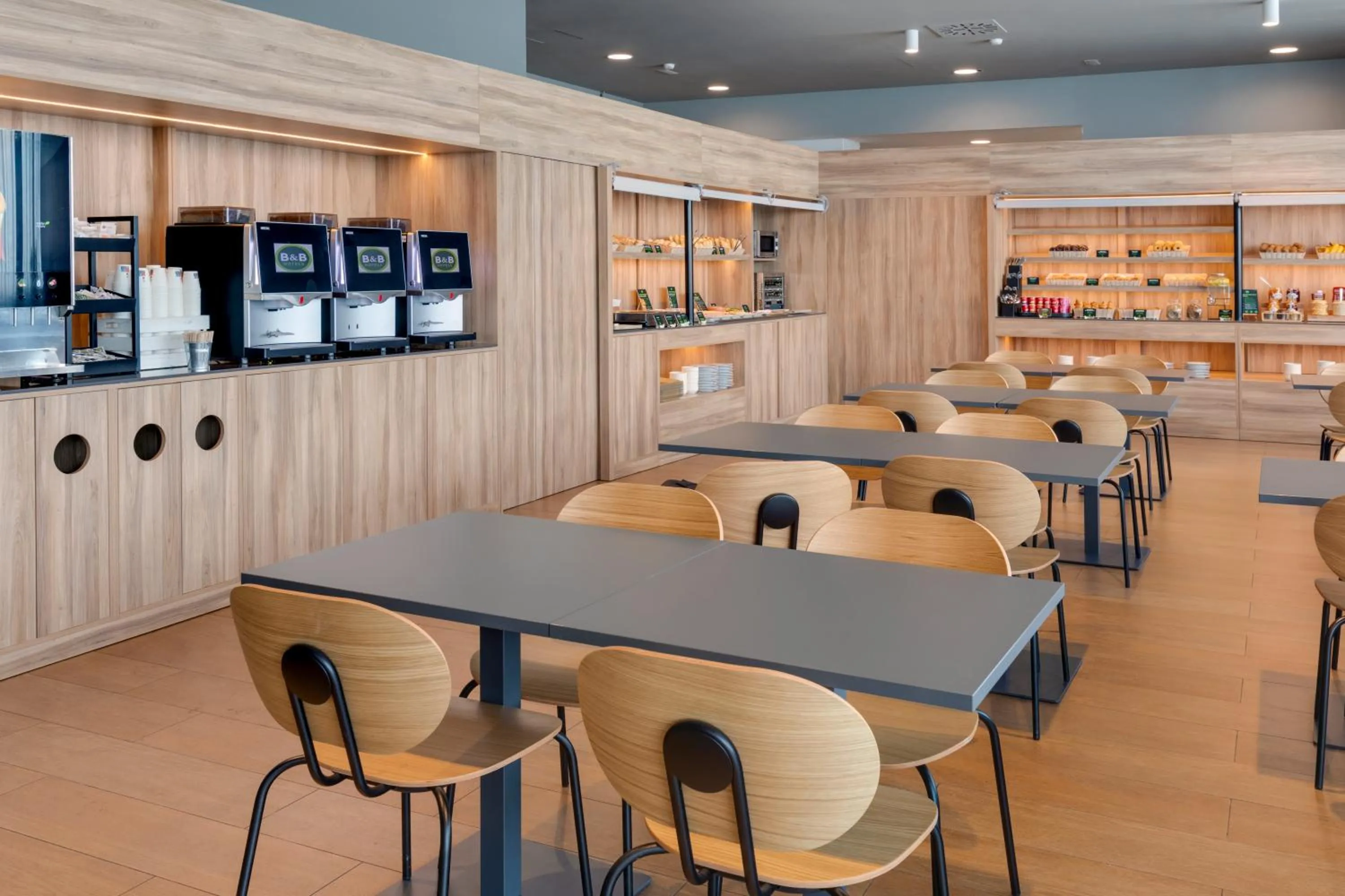 Restaurant/places to eat in B&B HOTEL Barcelona Viladecans