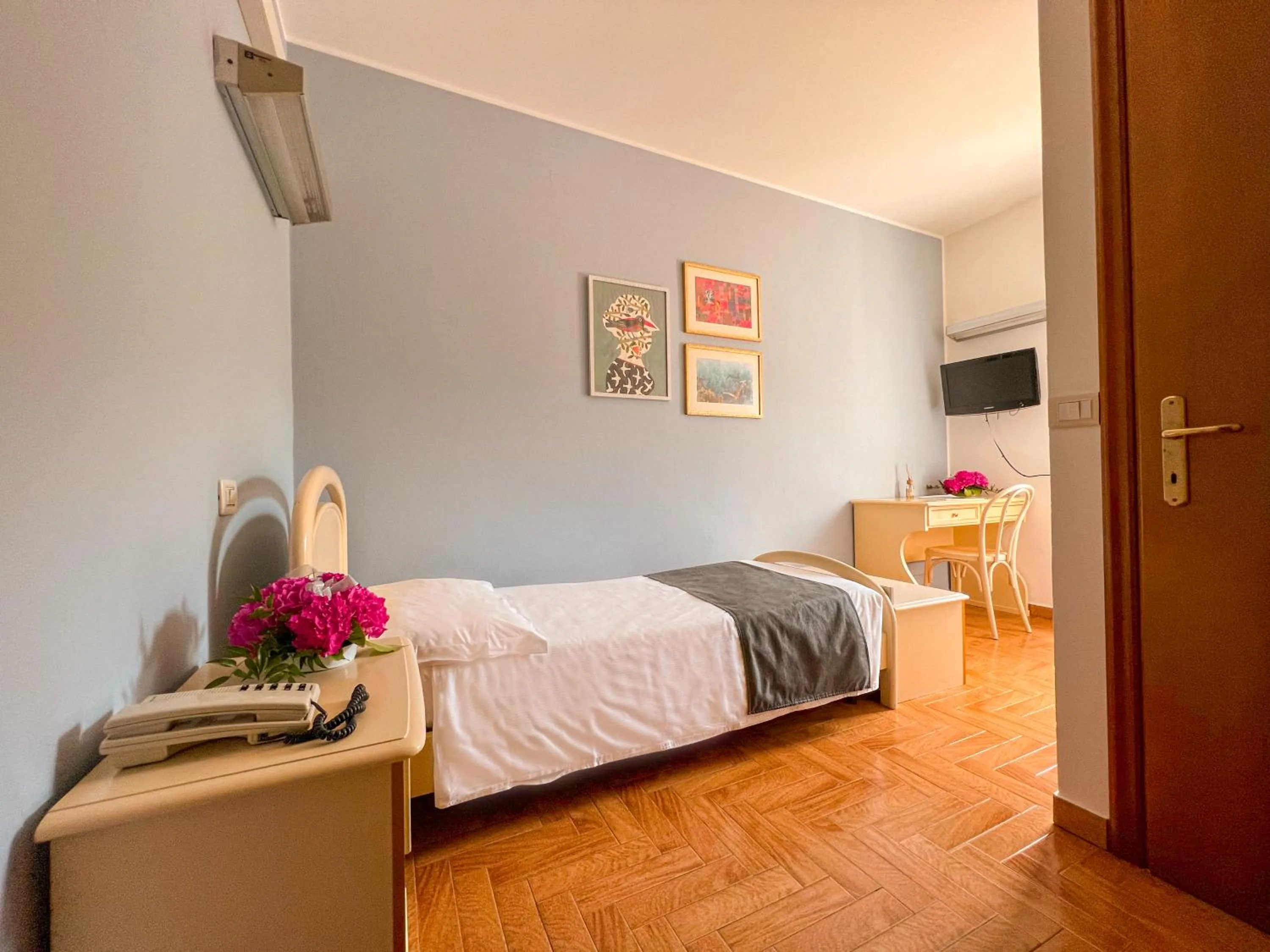 Bedroom, Bed in Albergo Ristorante Fratte