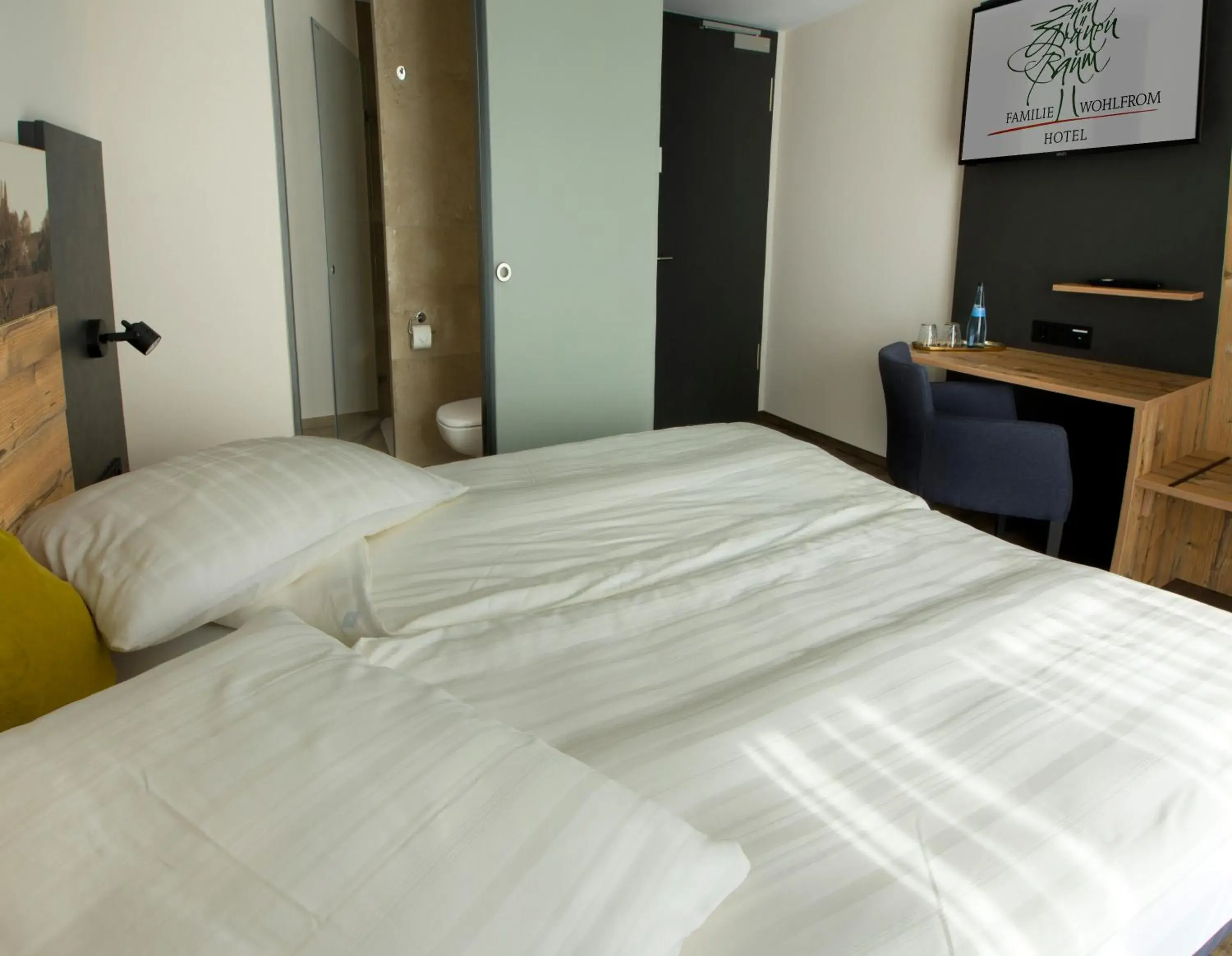 Bed in Hotel Zum Grünen Baum Bed in Hotel Zum Grünen Baum