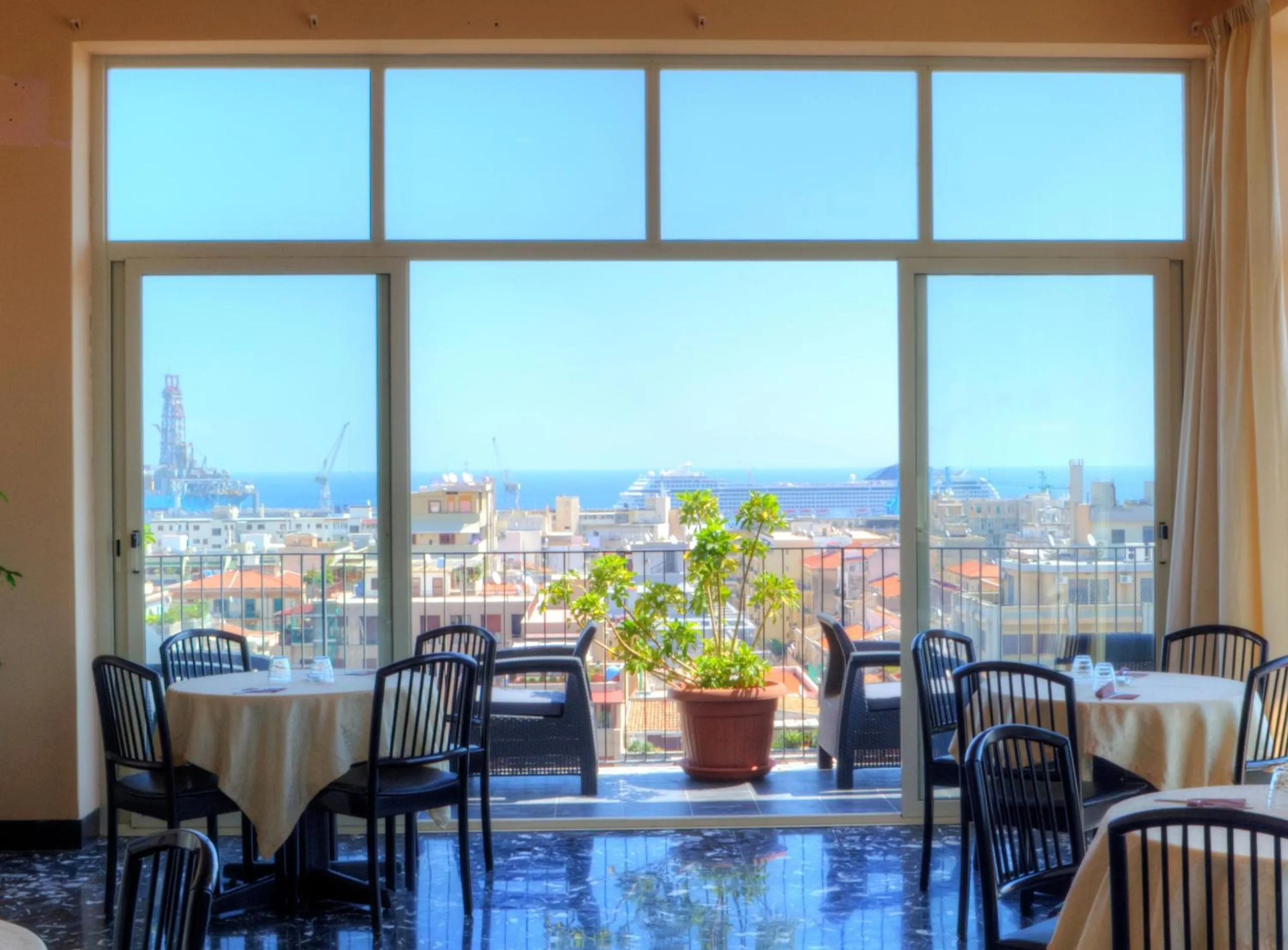 Restaurant/places to eat in Hotel Libertà