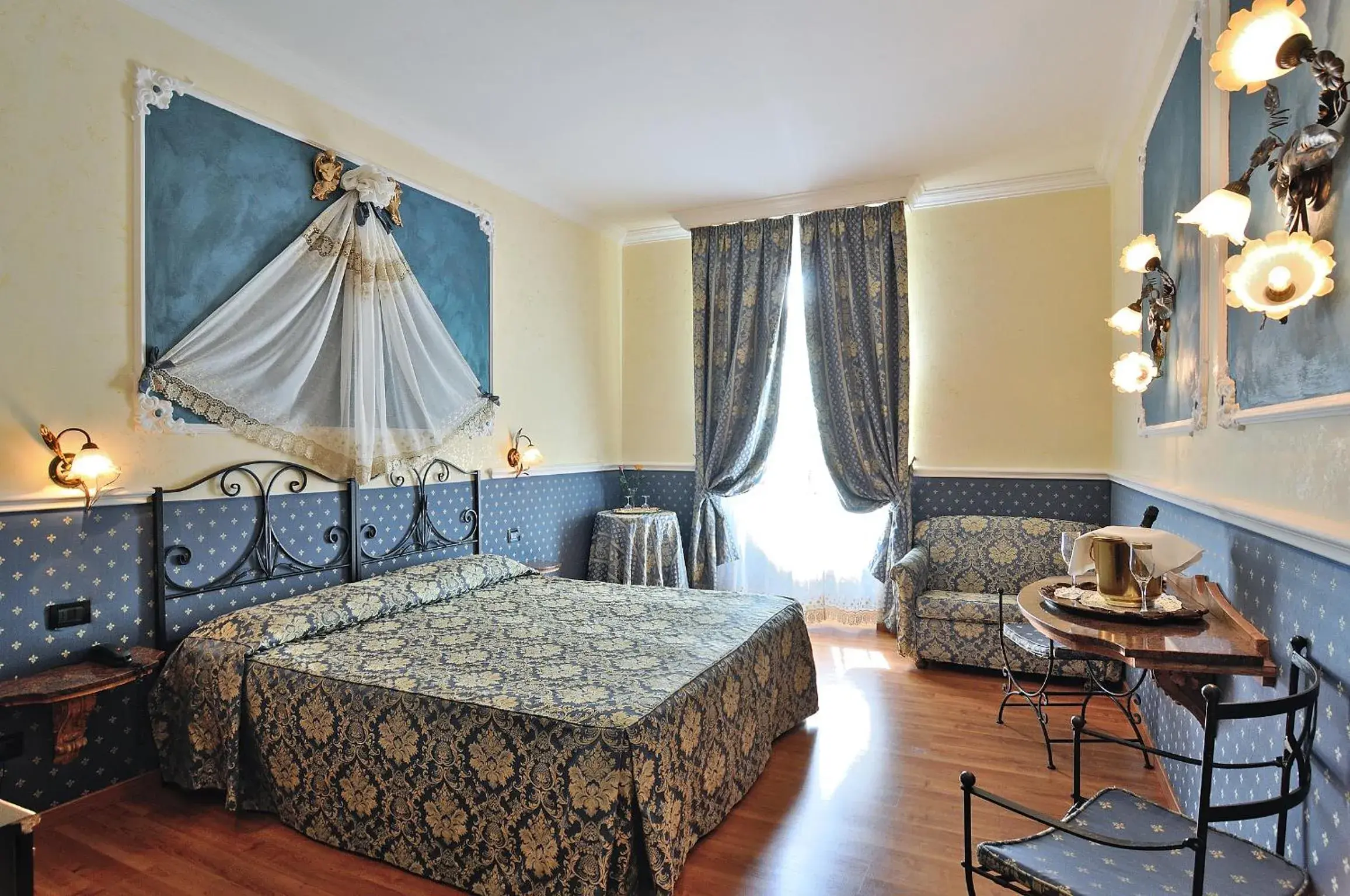 Photo of the whole room, Bed in Residenza Antica Roma Photo of the whole room, Bed in Residenza Antica Roma