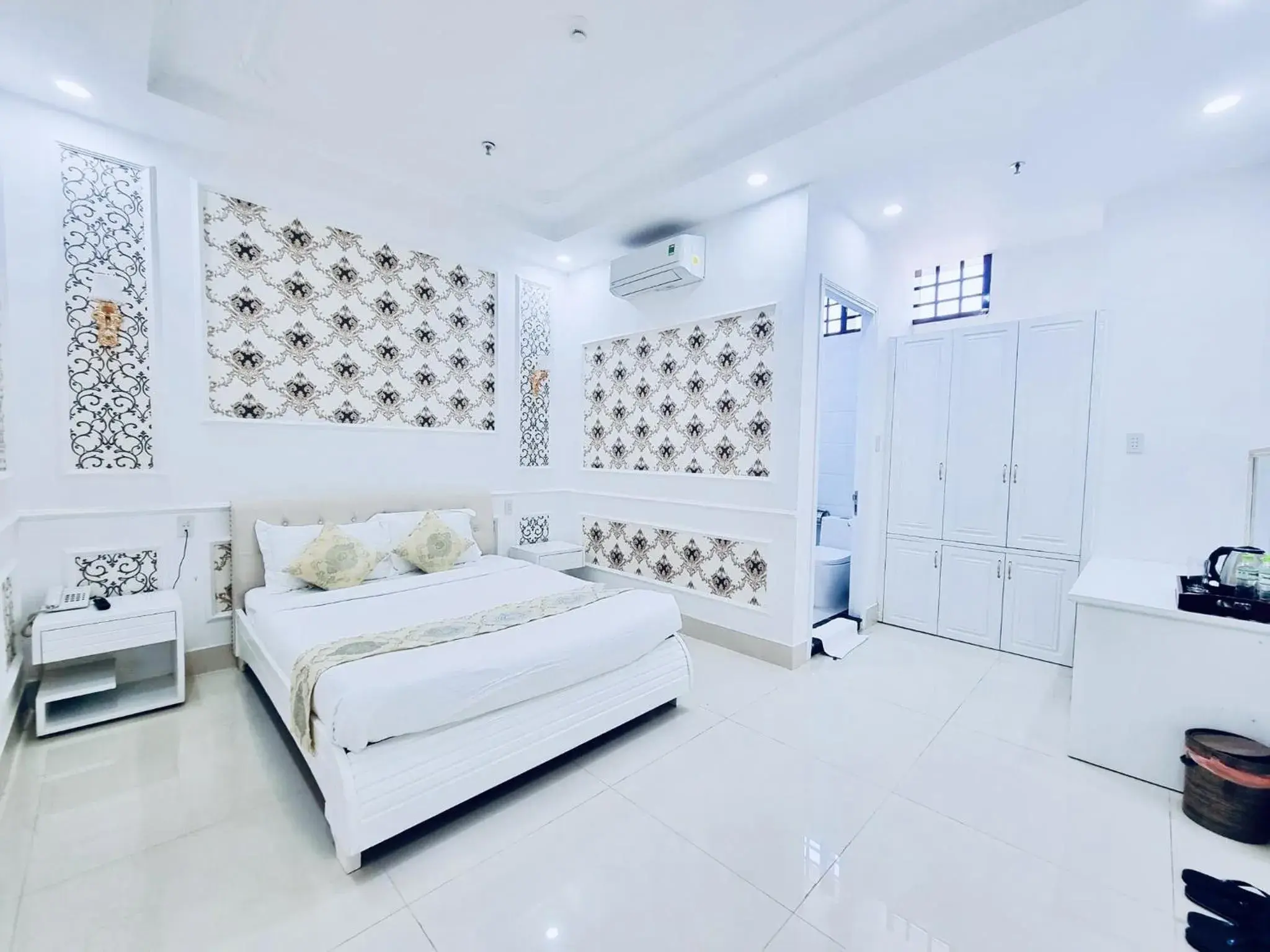 Coffee/tea facilities, Bed in Linh Phuong 6 Hotel Coffee/tea facilities, Bed in Linh Phuong 6 Hotel