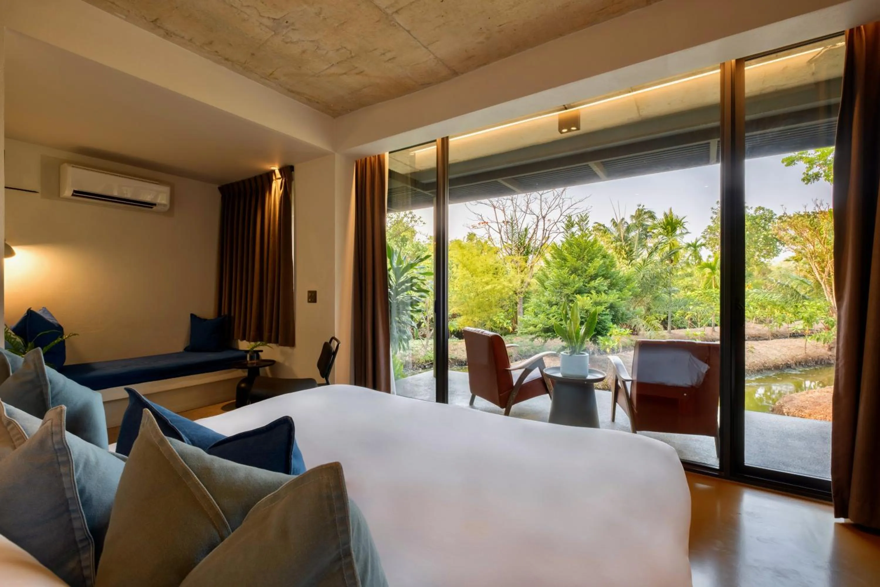 Photo of the whole room in Coconut Lane Bangkok