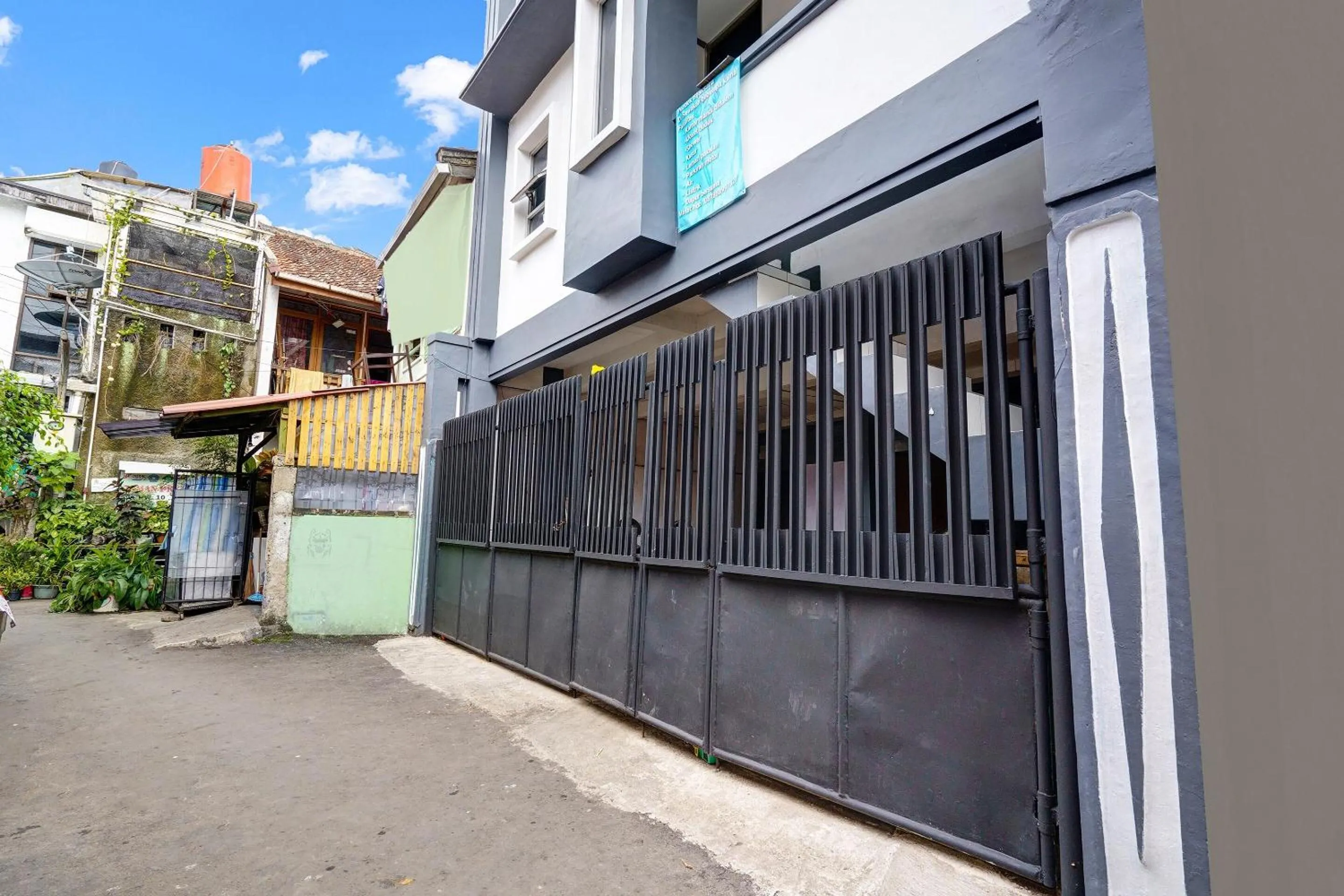 Facade/entrance in SPOT ON 91190 Pondok Bijaksana