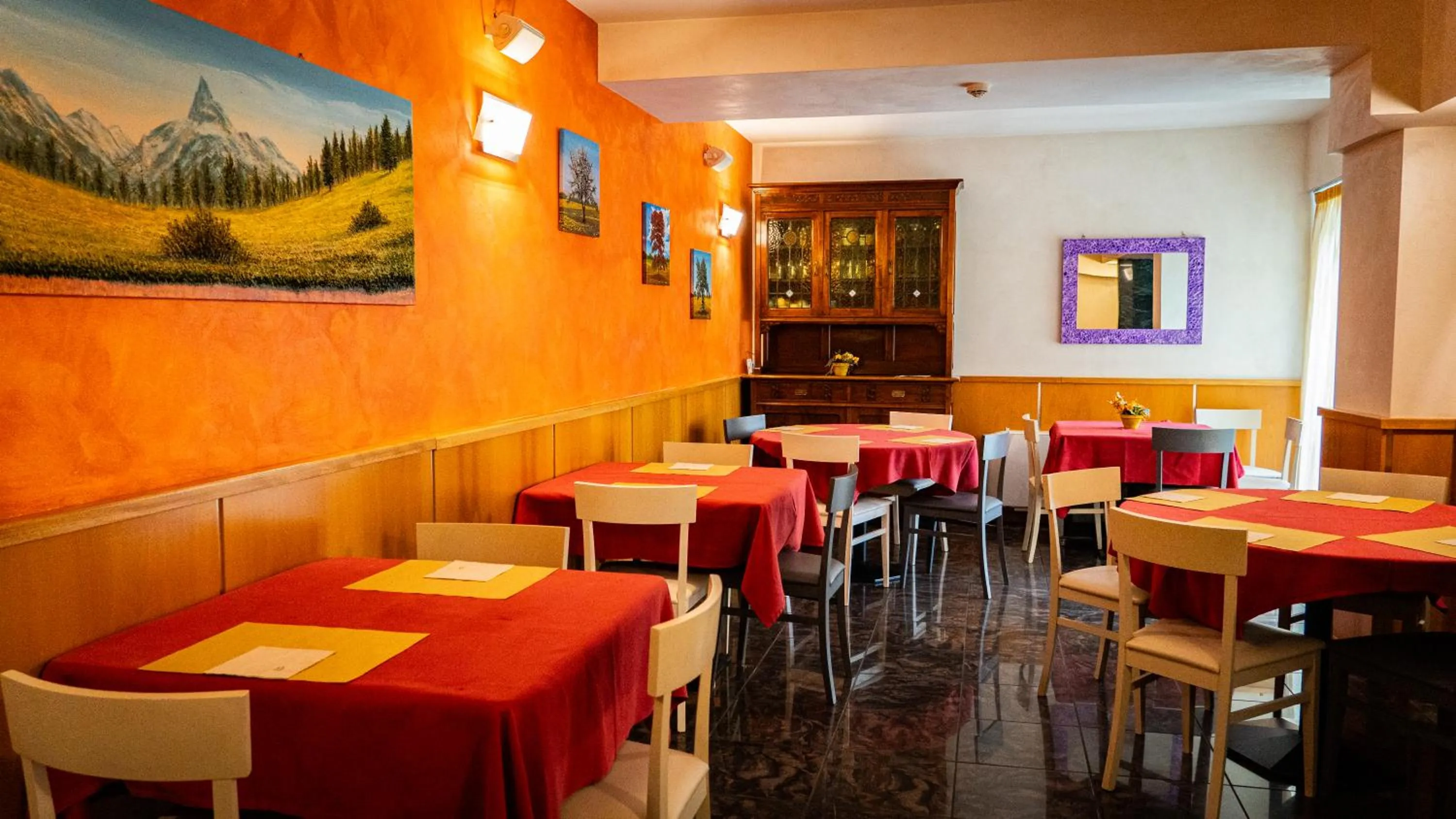 Restaurant/places to eat in Hotel Au Soleil