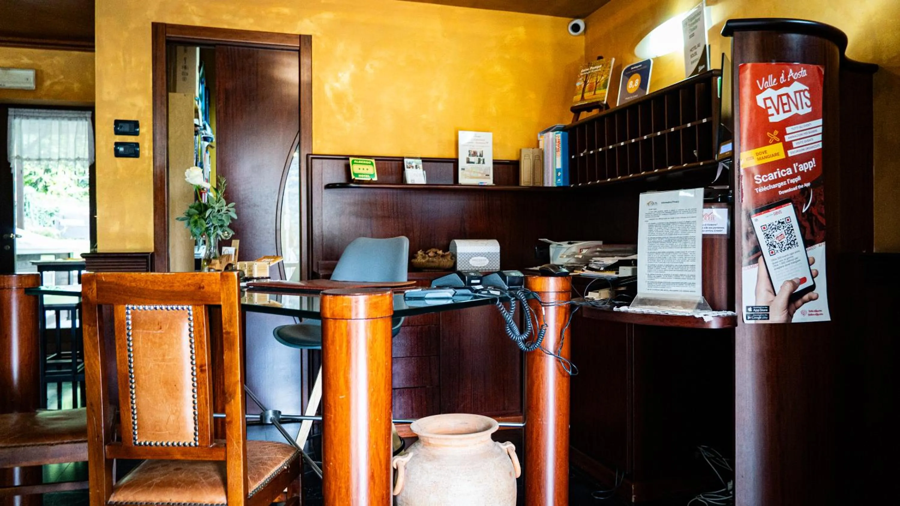 Communal lounge/ TV room in Hotel Au Soleil