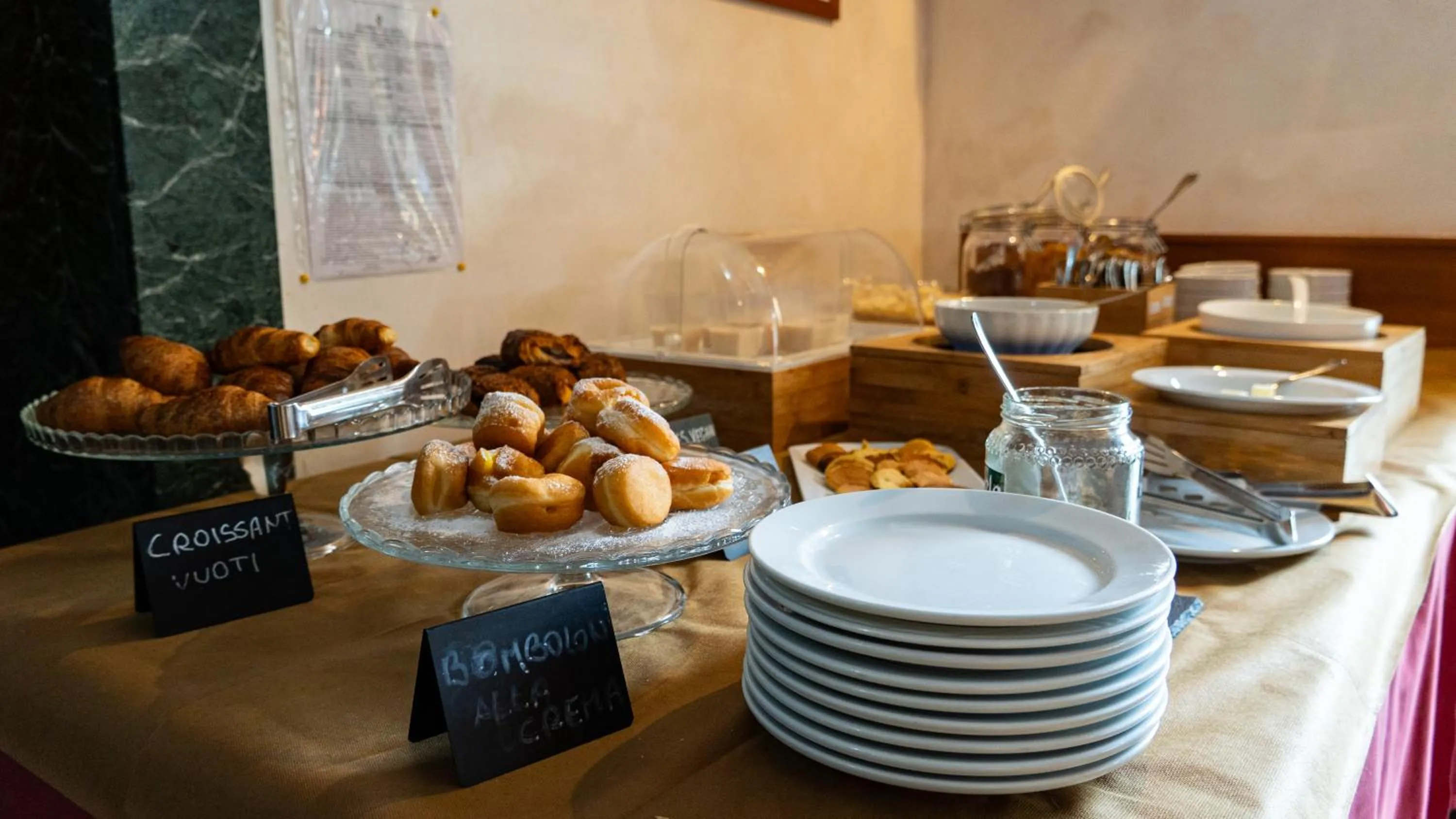 Food and drinks in Hotel Au Soleil