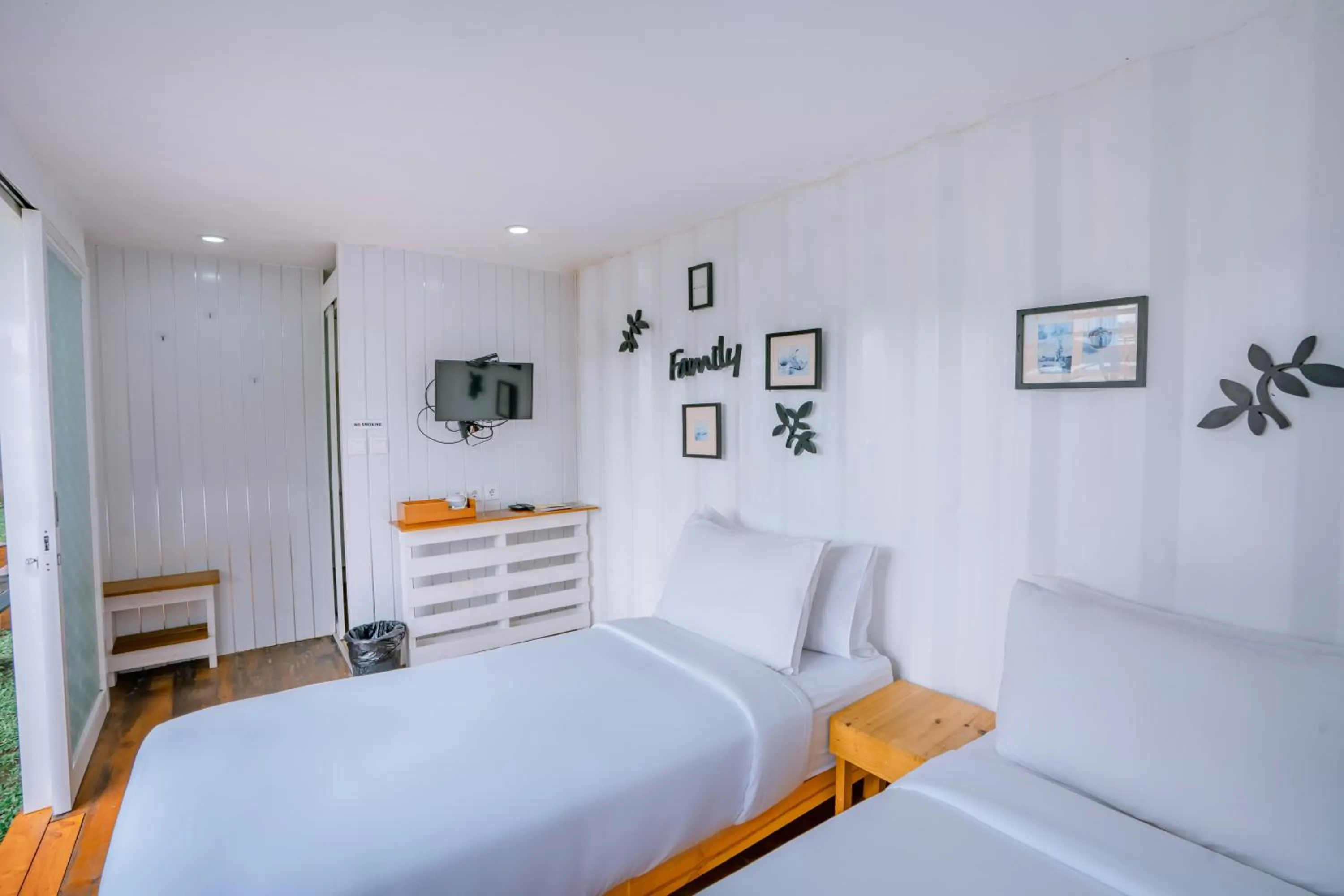 Bedroom, Bed in Container Smart Stay CSS