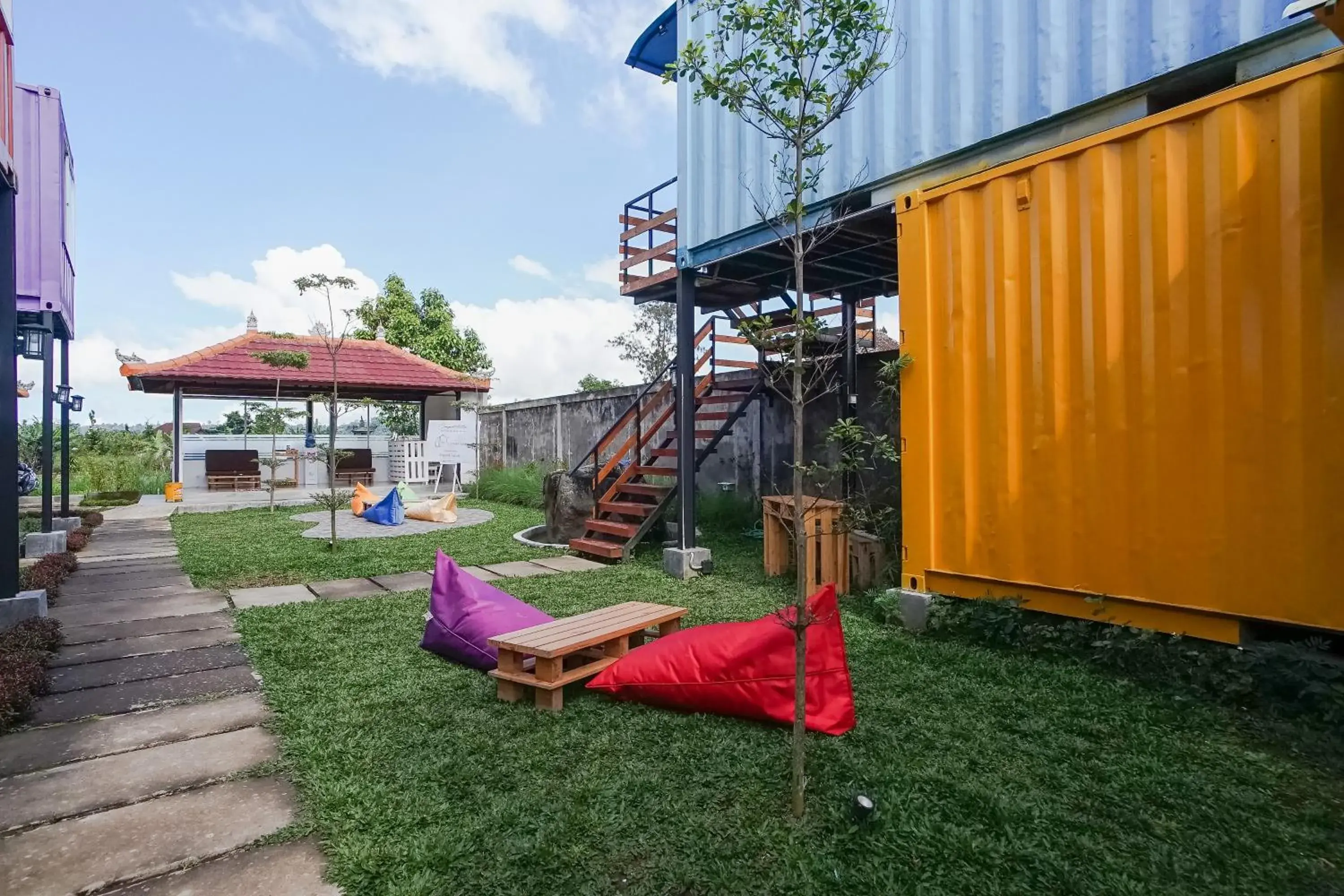 Garden view in Container Smart Stay CSS Garden view in Container Smart Stay CSS