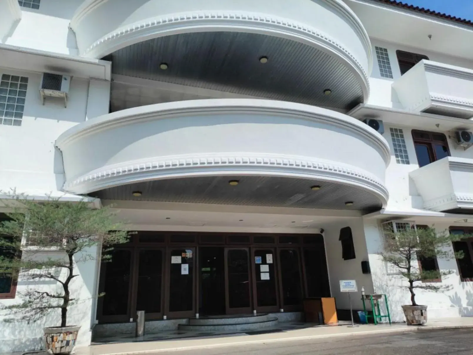 Facade/entrance in Wisma Hari Kota Facade/entrance in Wisma Hari Kota